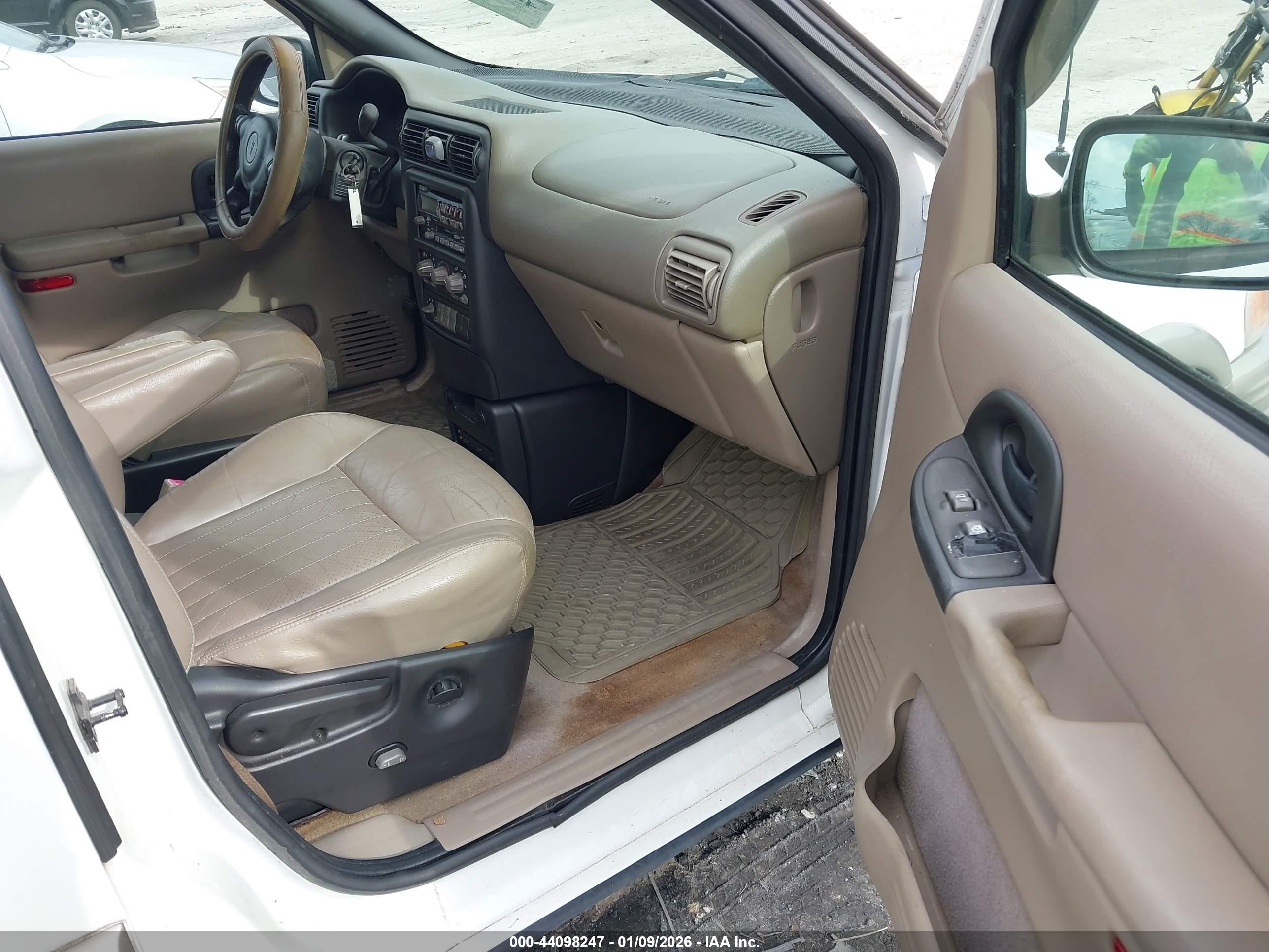 2002 Pontiac Montana M16 W/1se Pkg. White vin: 1GMDX13E92D161674