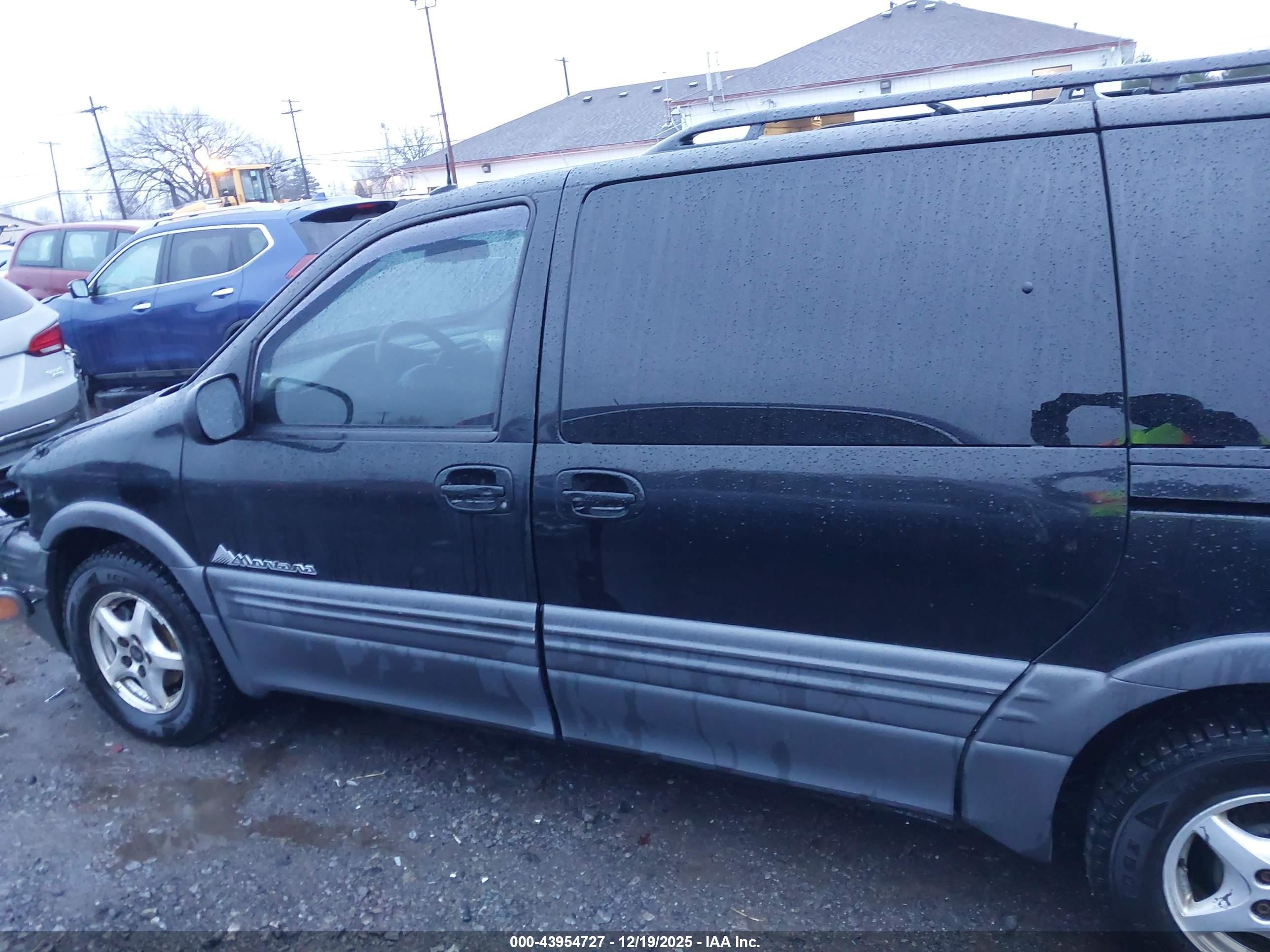 2002 Pontiac Montana M16 W/1se Pkg. Black vin: 1GMDX13EX2D323635