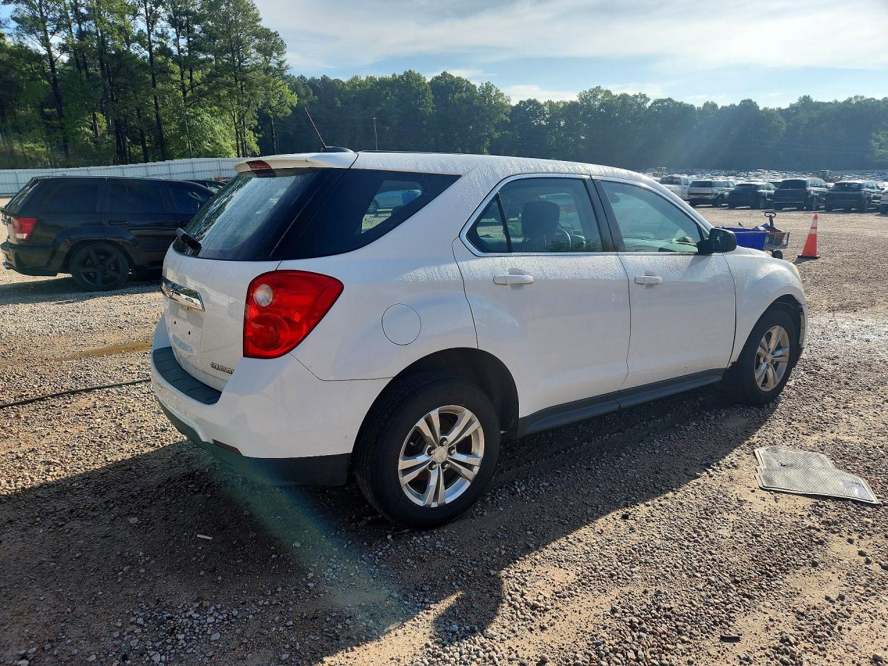 2015 Chevrolet Equinox Ls White vin: 1GNALAEK5FZ108007
