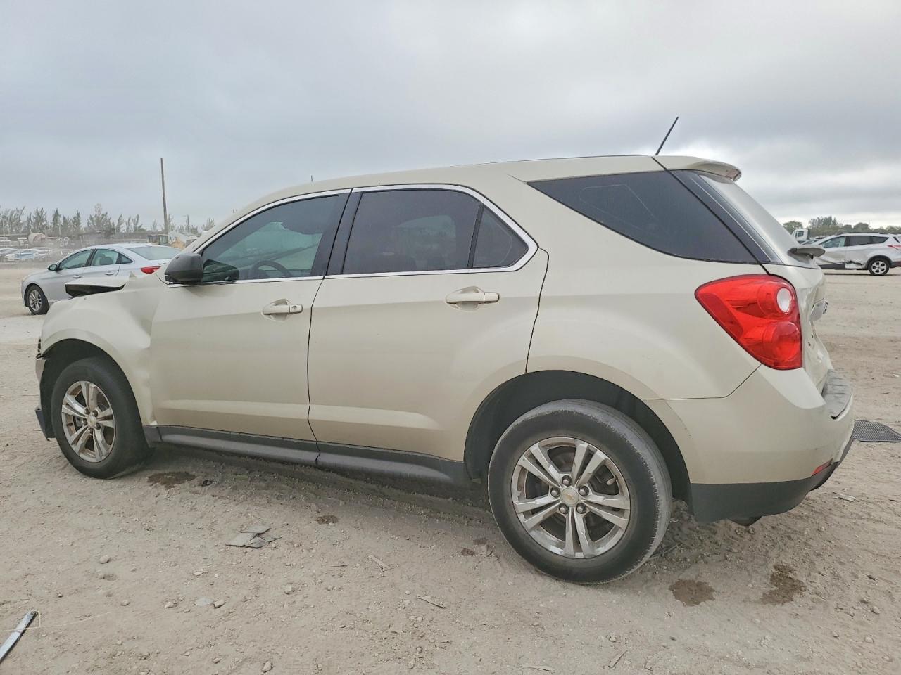 2015 Chevrolet Equinox Ls Золотой vin: 1GNALAEK5FZ131559