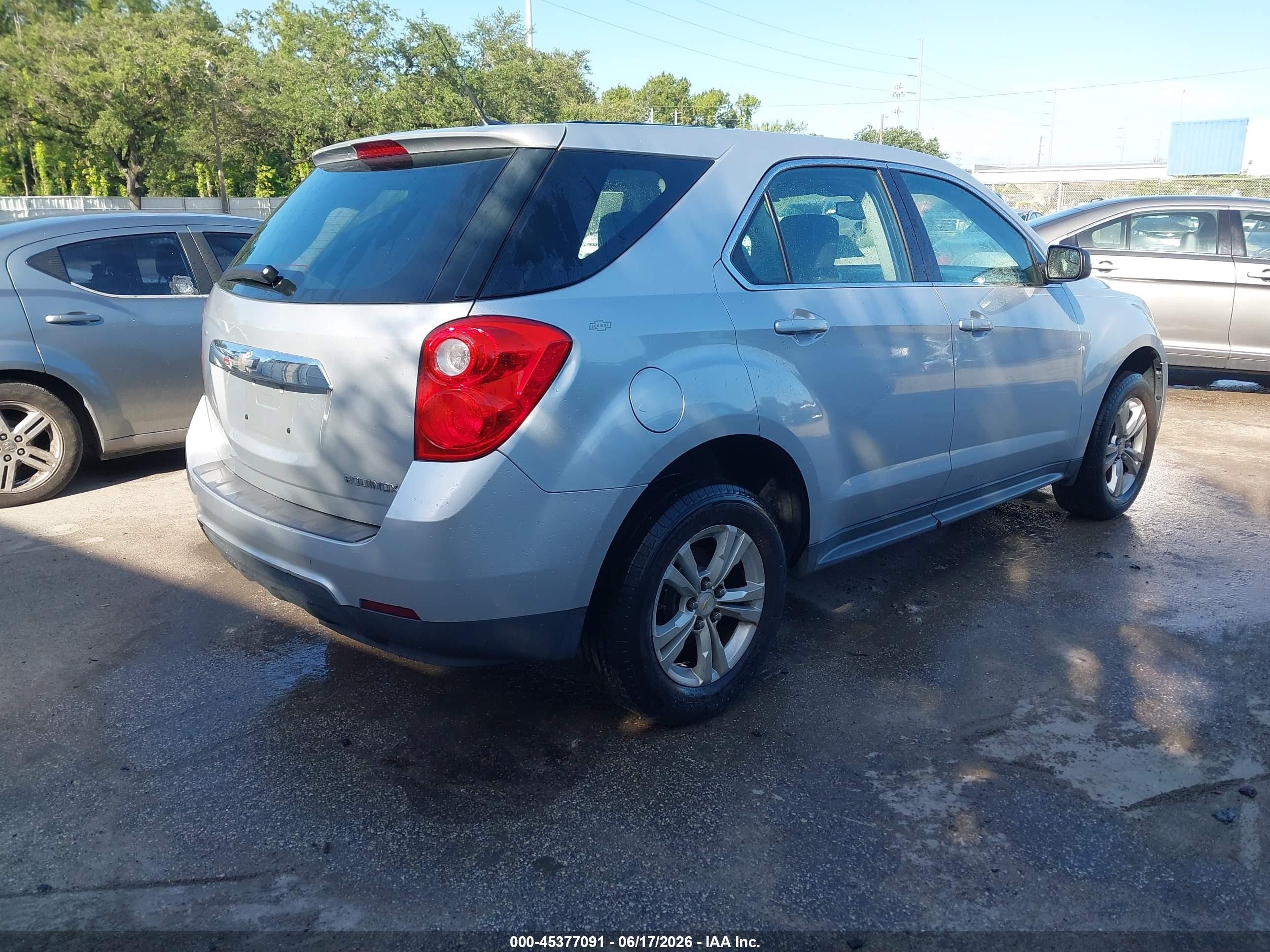2013 Chevrolet Equinox Ls Серебряный vin: 1GNALBEK8DZ105024