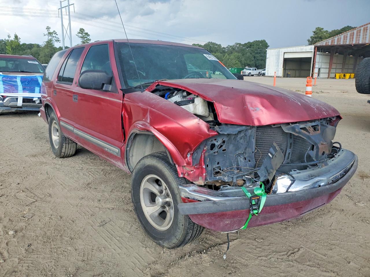 2001 Chevrolet Blazer 330 Red vin: 1GNCS13W012127549