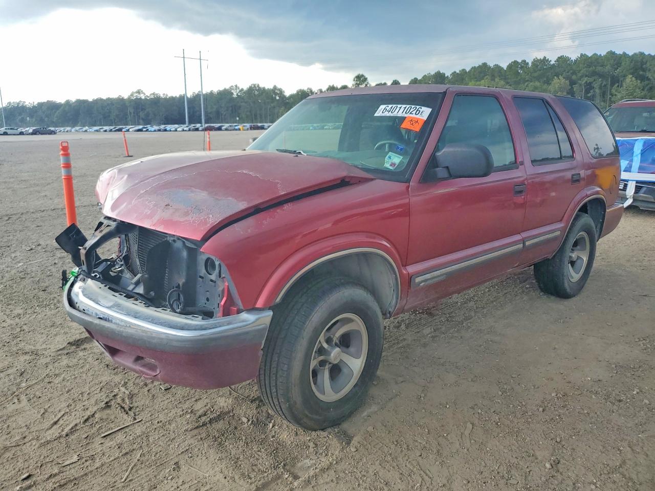 2001 Chevrolet Blazer 330 Red vin: 1GNCS13W012127549
