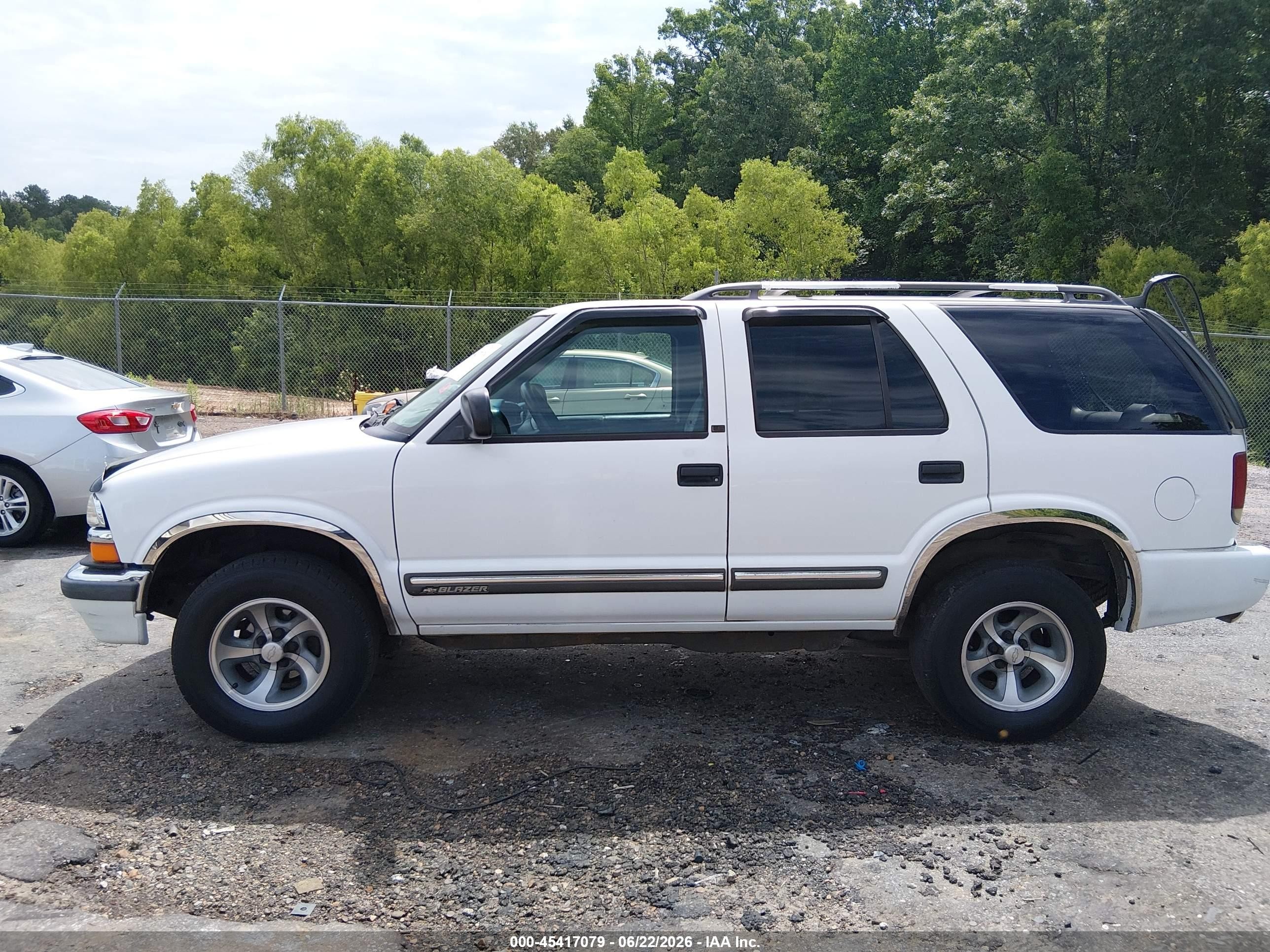 2001 Chevrolet Blazer Ls White vin: 1GNCS13W012216294