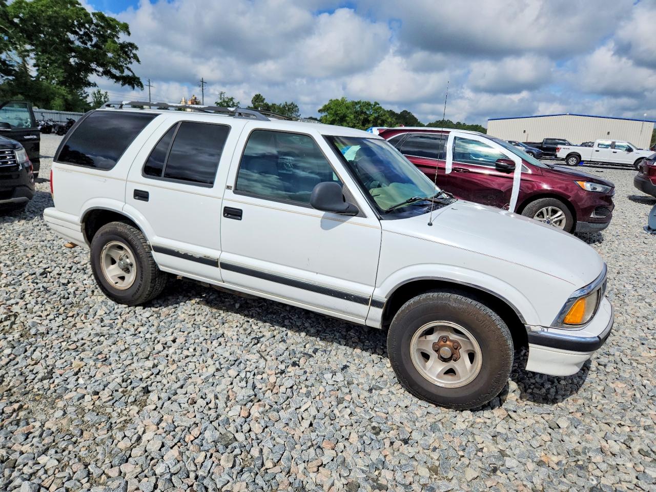1997 Chevrolet Blazer Белый vin: 1GNCS13W0V2116802