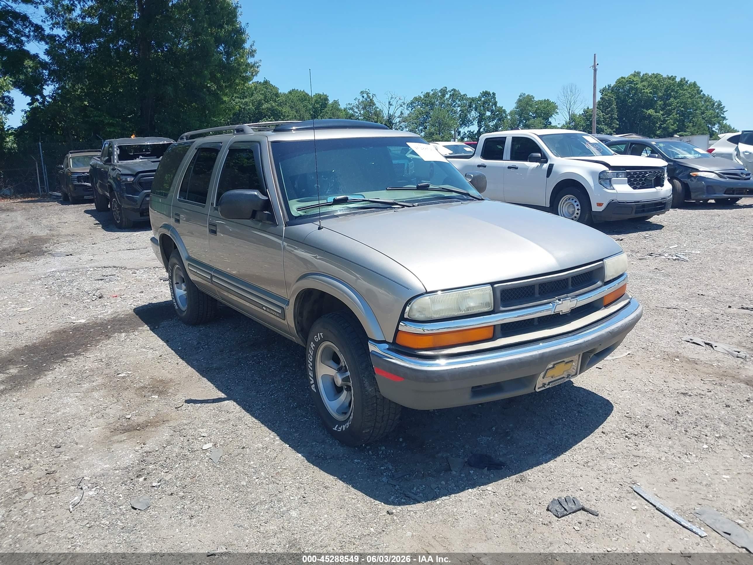 2001 Chevrolet Blazer Ls Brown vin: 1GNCS13W112230138