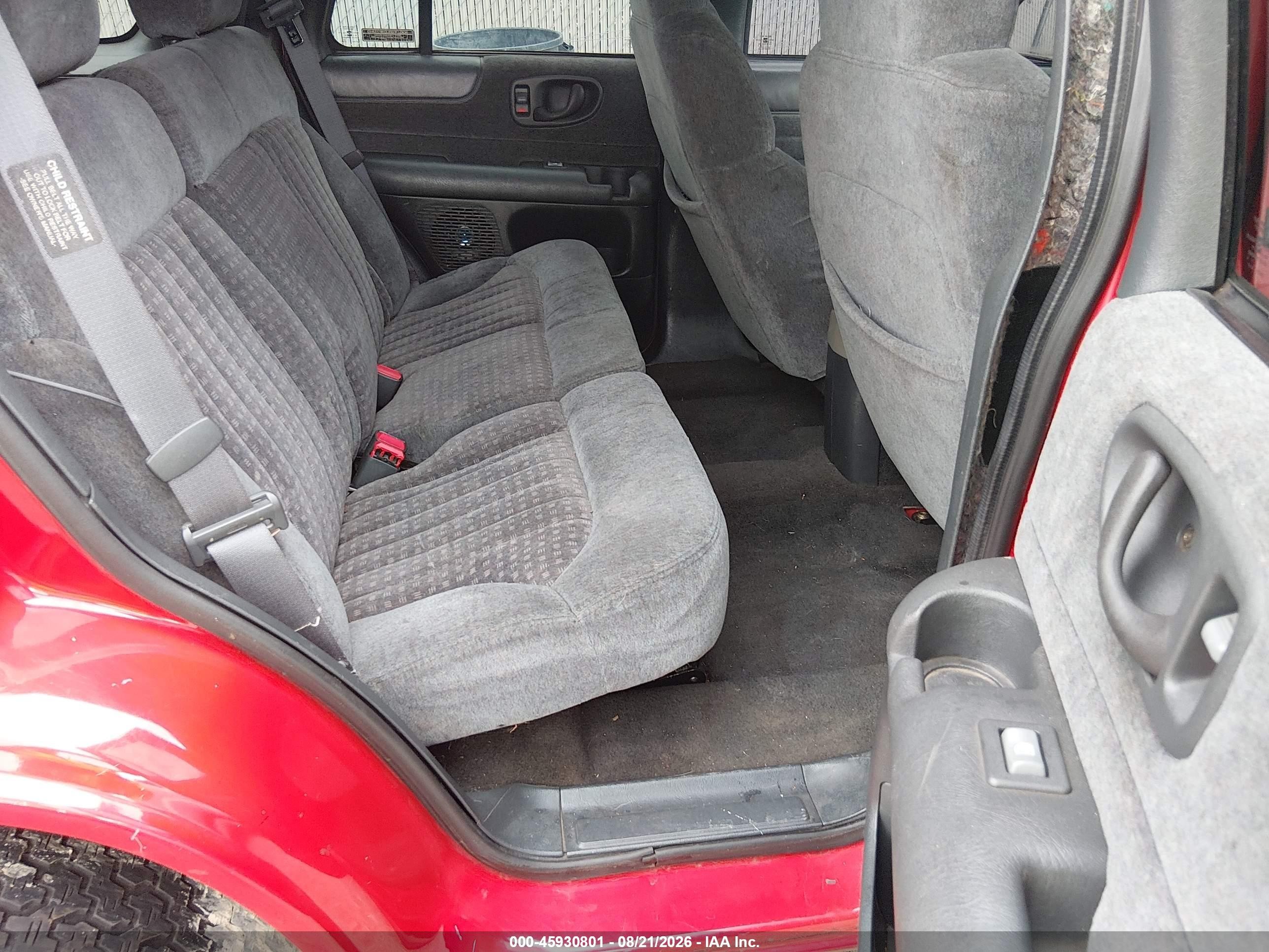 2000 Chevrolet Blazer Ls Red vin: 1GNCS13W1Y2281827