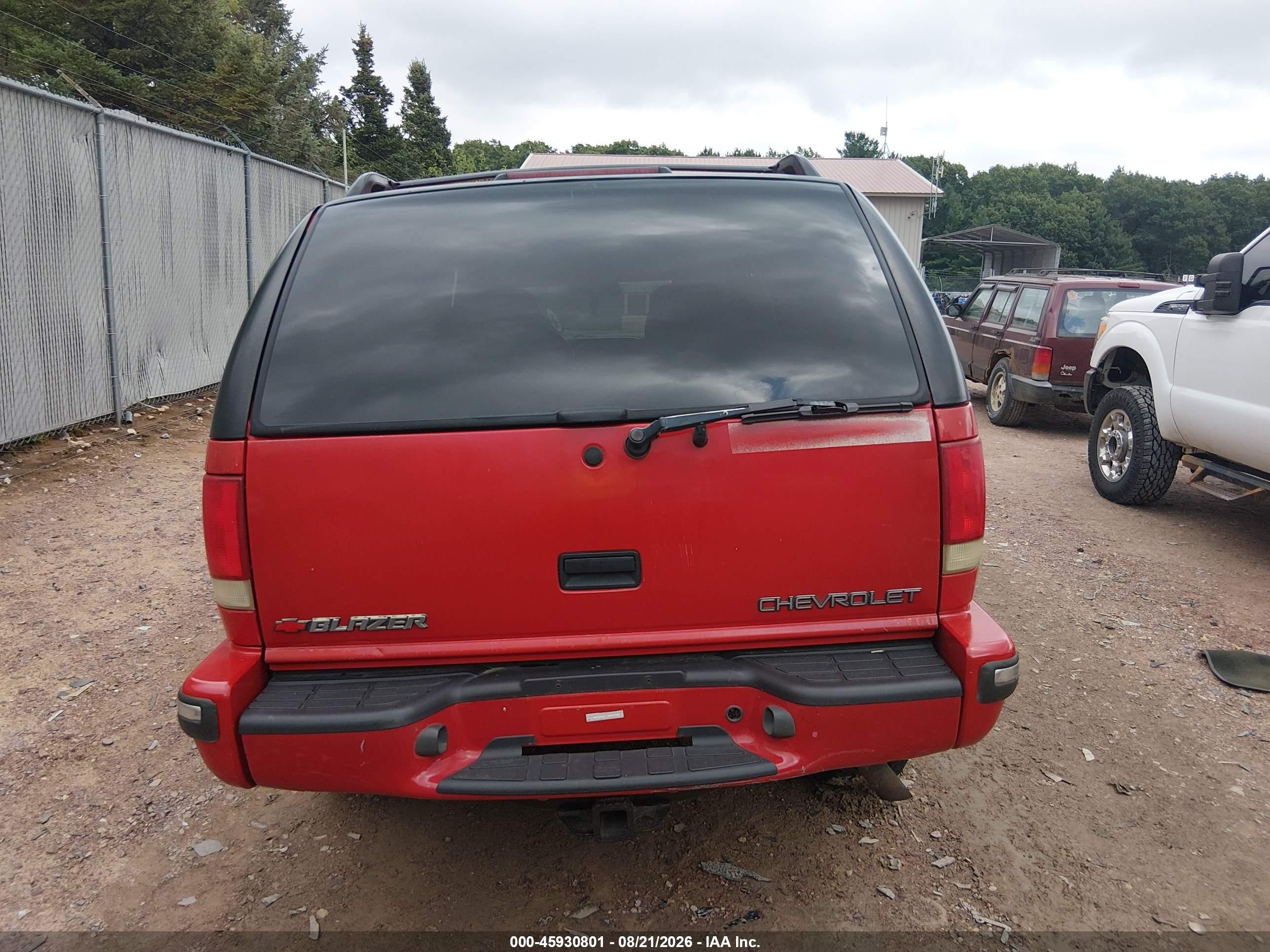 2000 Chevrolet Blazer Ls Red vin: 1GNCS13W1Y2281827