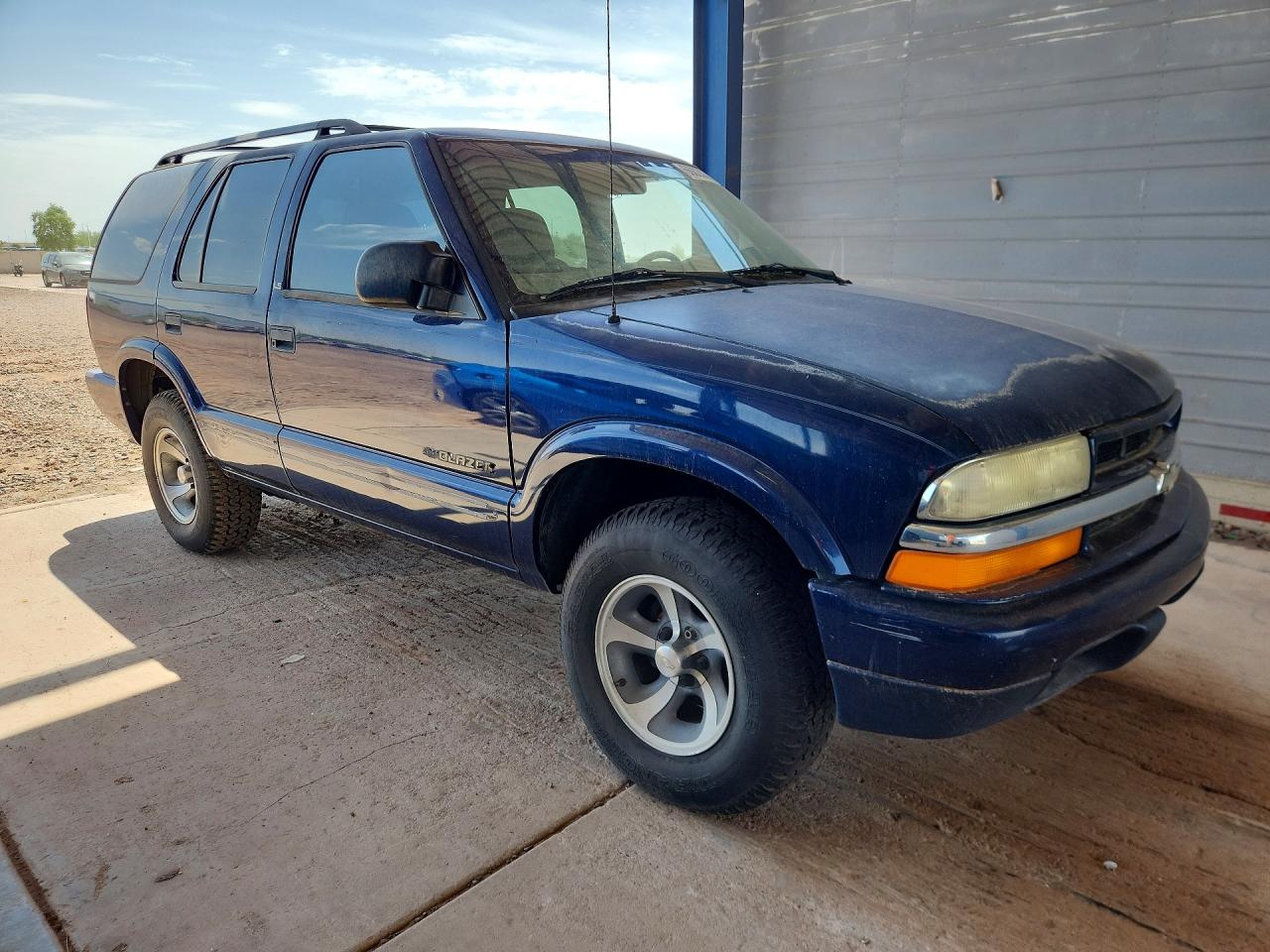 2002 Chevrolet Blazer Синий vin: 1GNCS13W22K229811