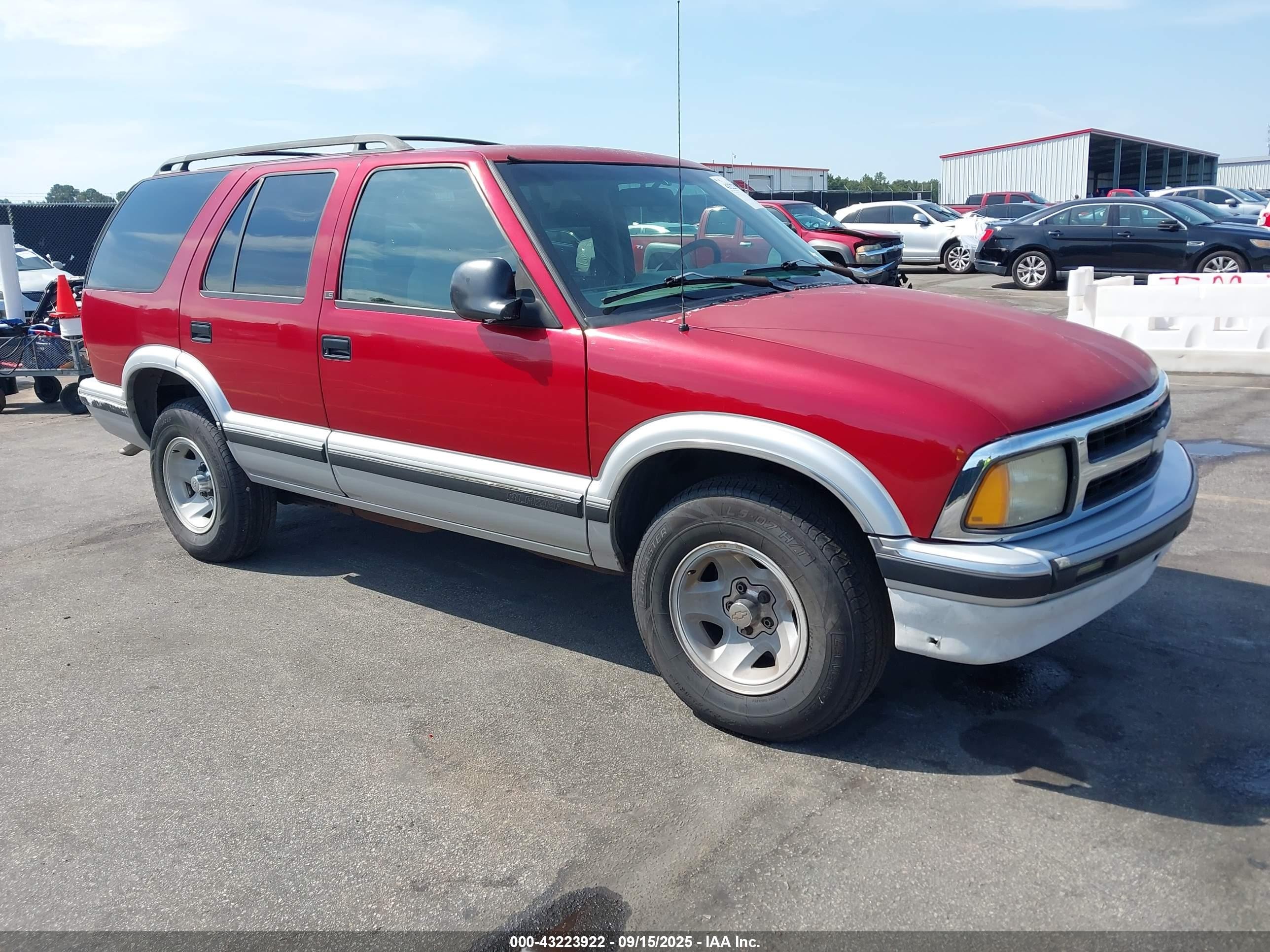 1997 Chevrolet Blazer Ls Red vin: 1GNCS13W2V2213967