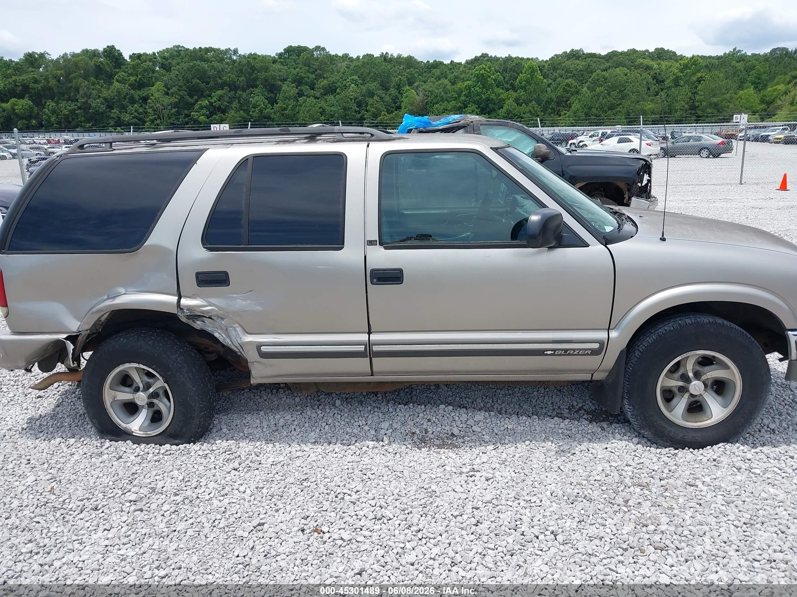 2000 Chevrolet Blazer Ls Brown vin: 1GNCS13W2Y2288057