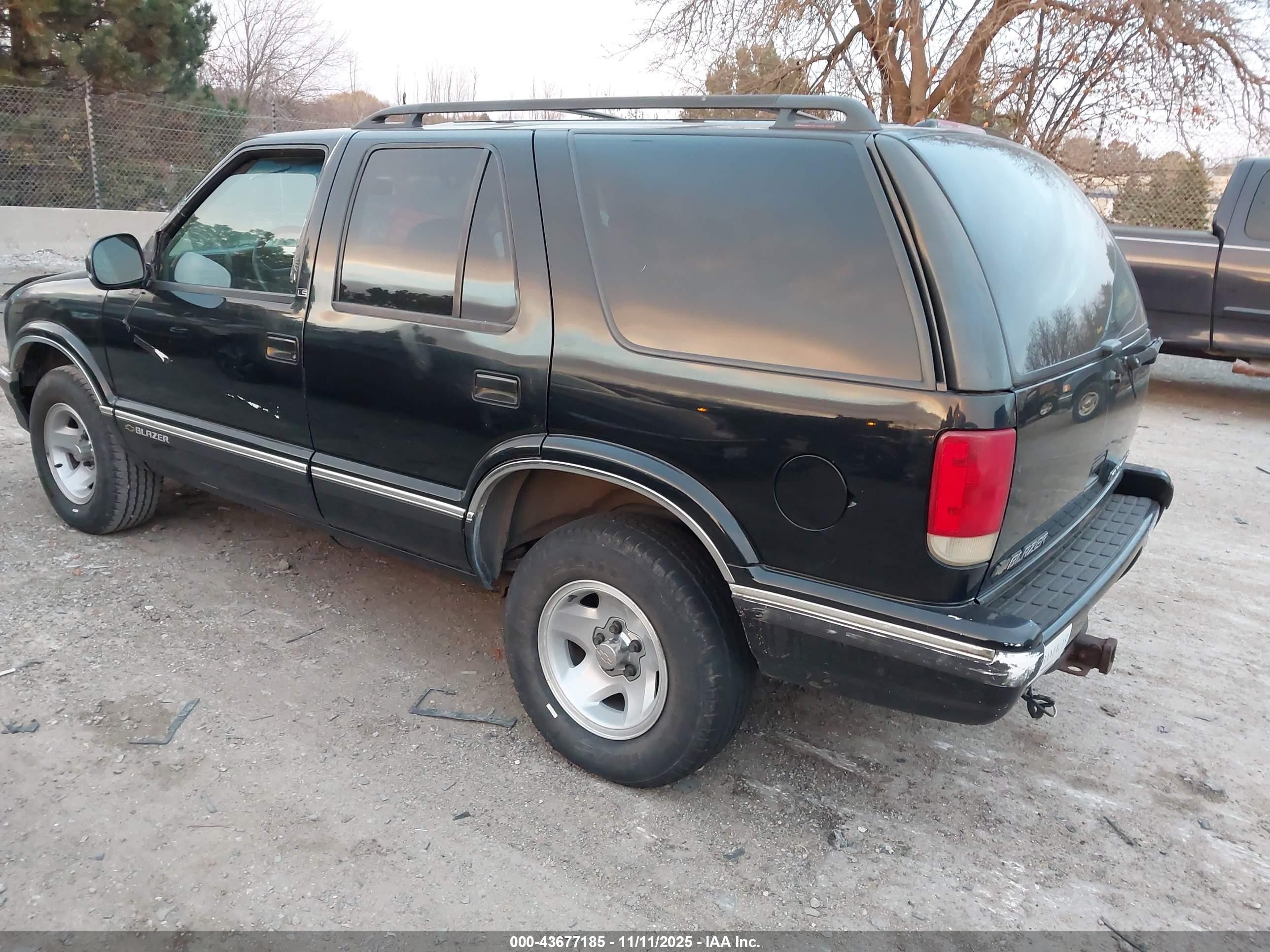1997 Chevrolet Blazer Ls Black vin: 1GNCS13W7V2153104