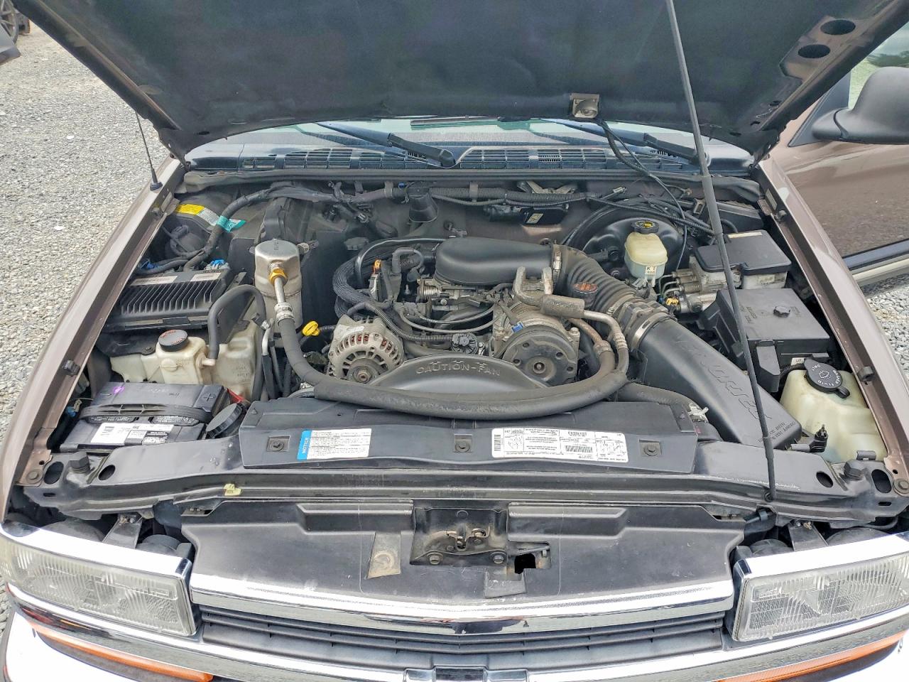1998 Chevrolet Blazer Brown vin: 1GNCS13W7W2185326
