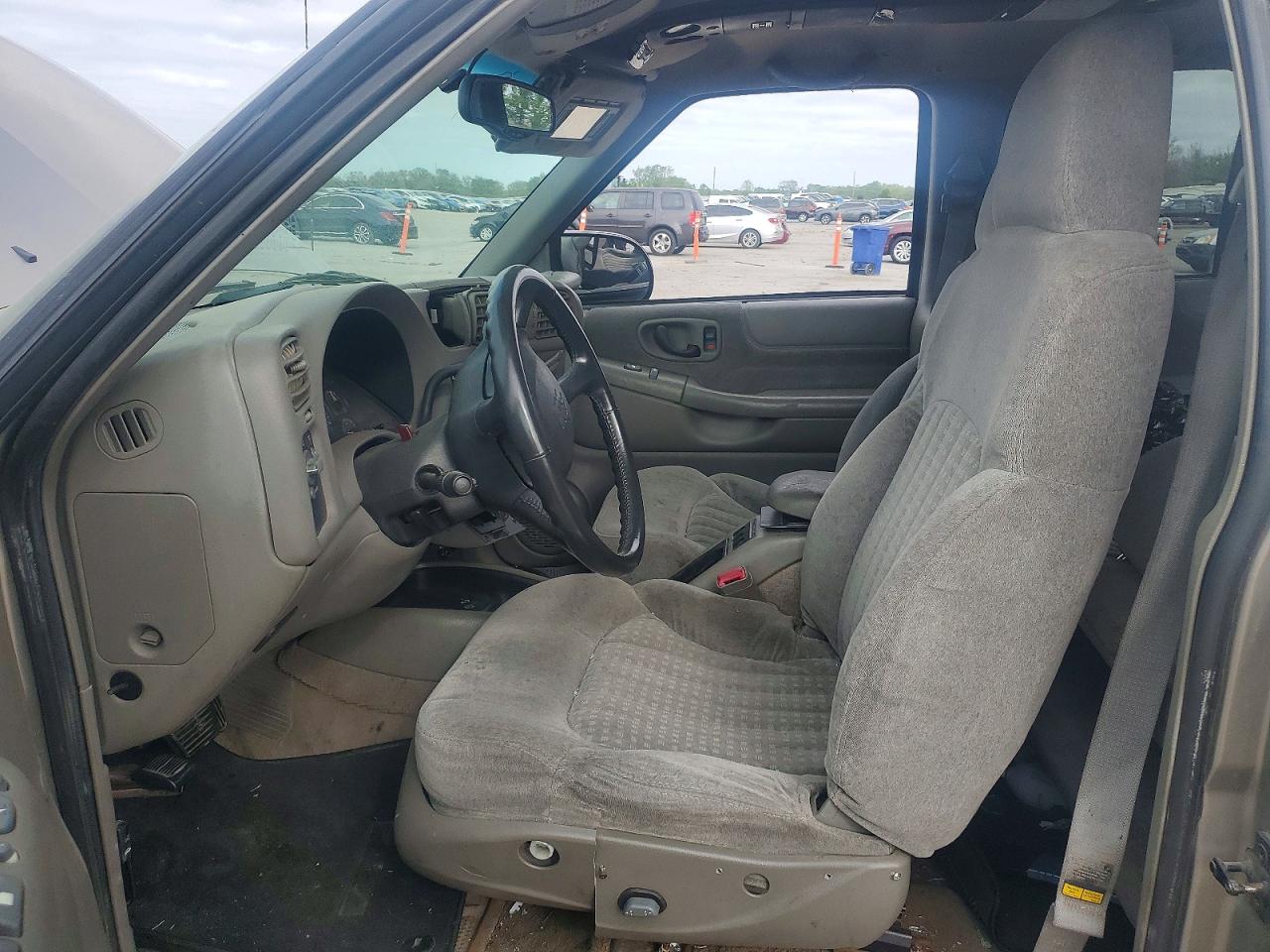 1999 Chevrolet Blazer Серебряный vin: 1GNCS13W7X2220433