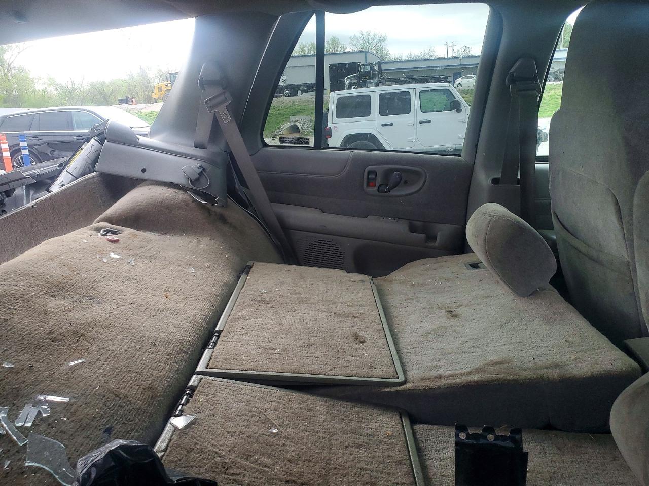 1999 Chevrolet Blazer Серебряный vin: 1GNCS13W7X2220433