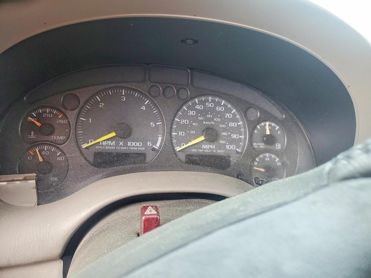 1999 Chevrolet Blazer Серебряный vin: 1GNCS13W7X2220433