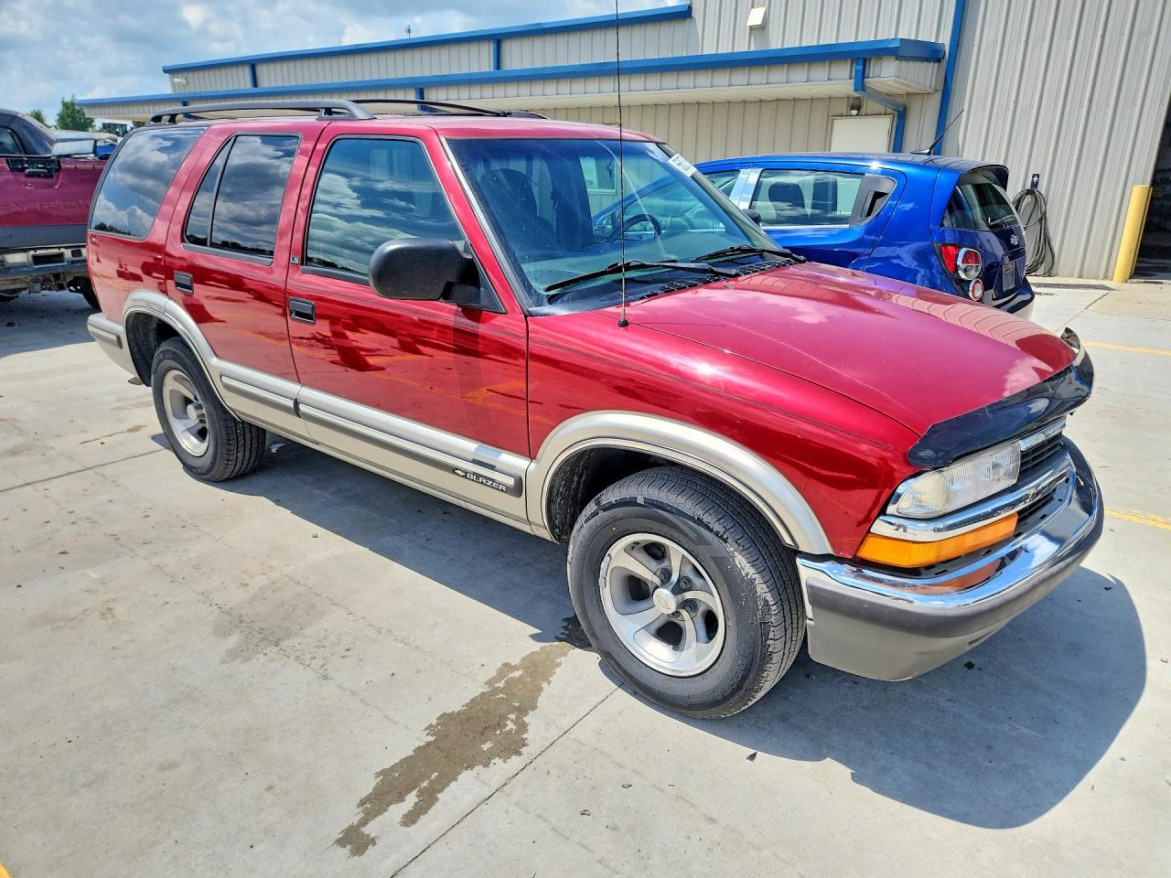 1999 Chevrolet Blazer Red vin: 1GNCS13WXX2188724