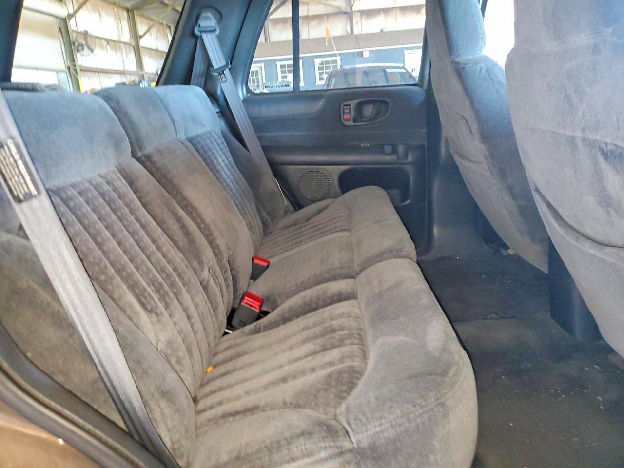 2000 Chevrolet Blazer Brown vin: 1GNCS13WXYK219150