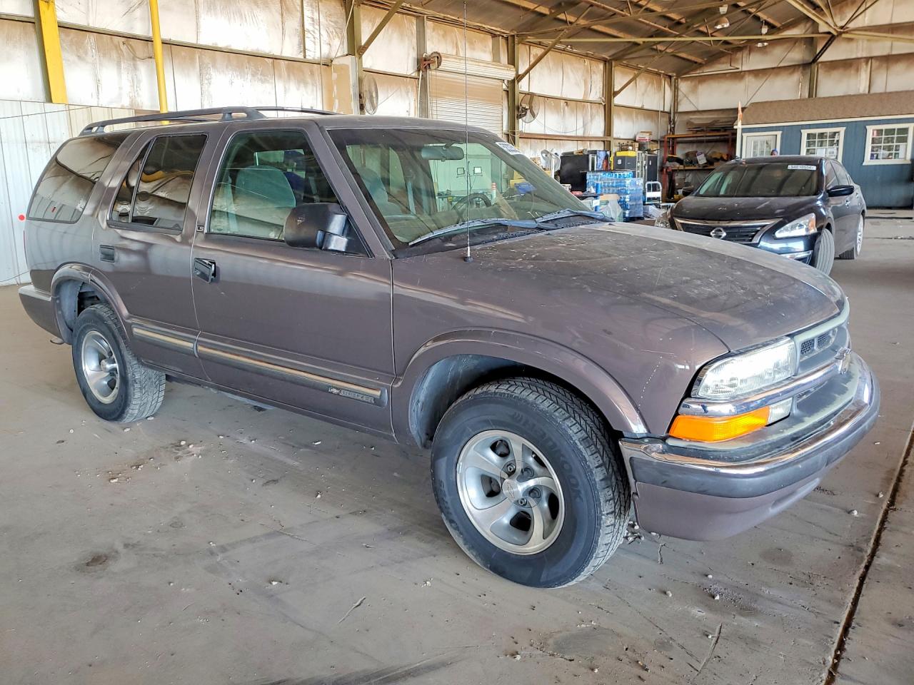 2000 Chevrolet Blazer Brown vin: 1GNCS13WXYK219150