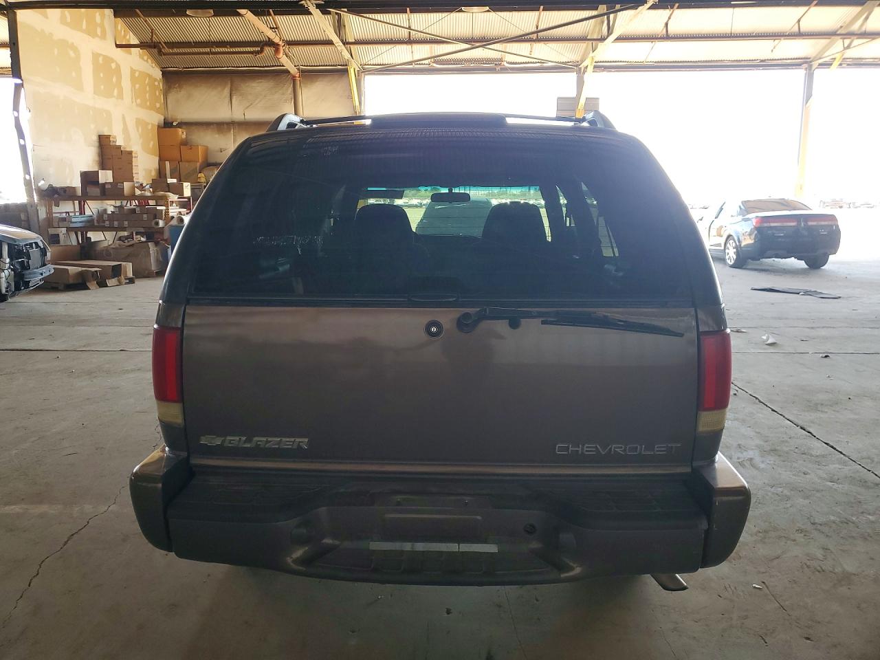 2000 Chevrolet Blazer Brown vin: 1GNCS13WXYK219150