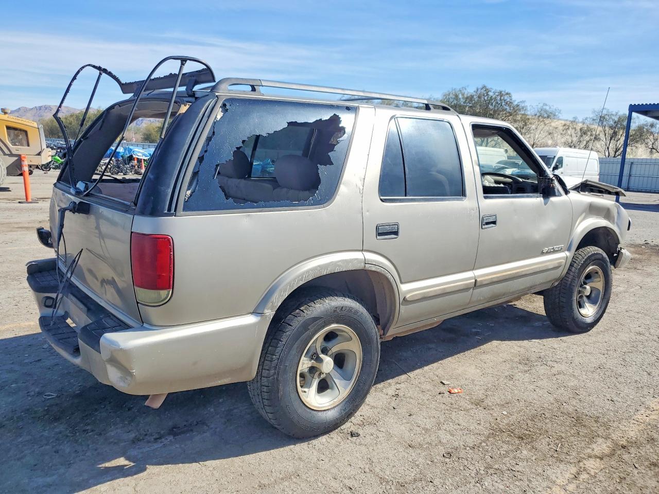 2004 Chevrolet Blazer Brown vin: 1GNCS13X24K157696