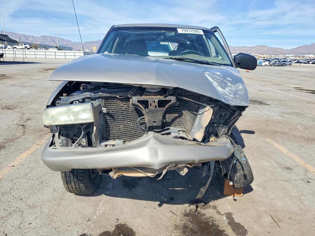 2004 Chevrolet Blazer Brown vin: 1GNCS13X24K157696