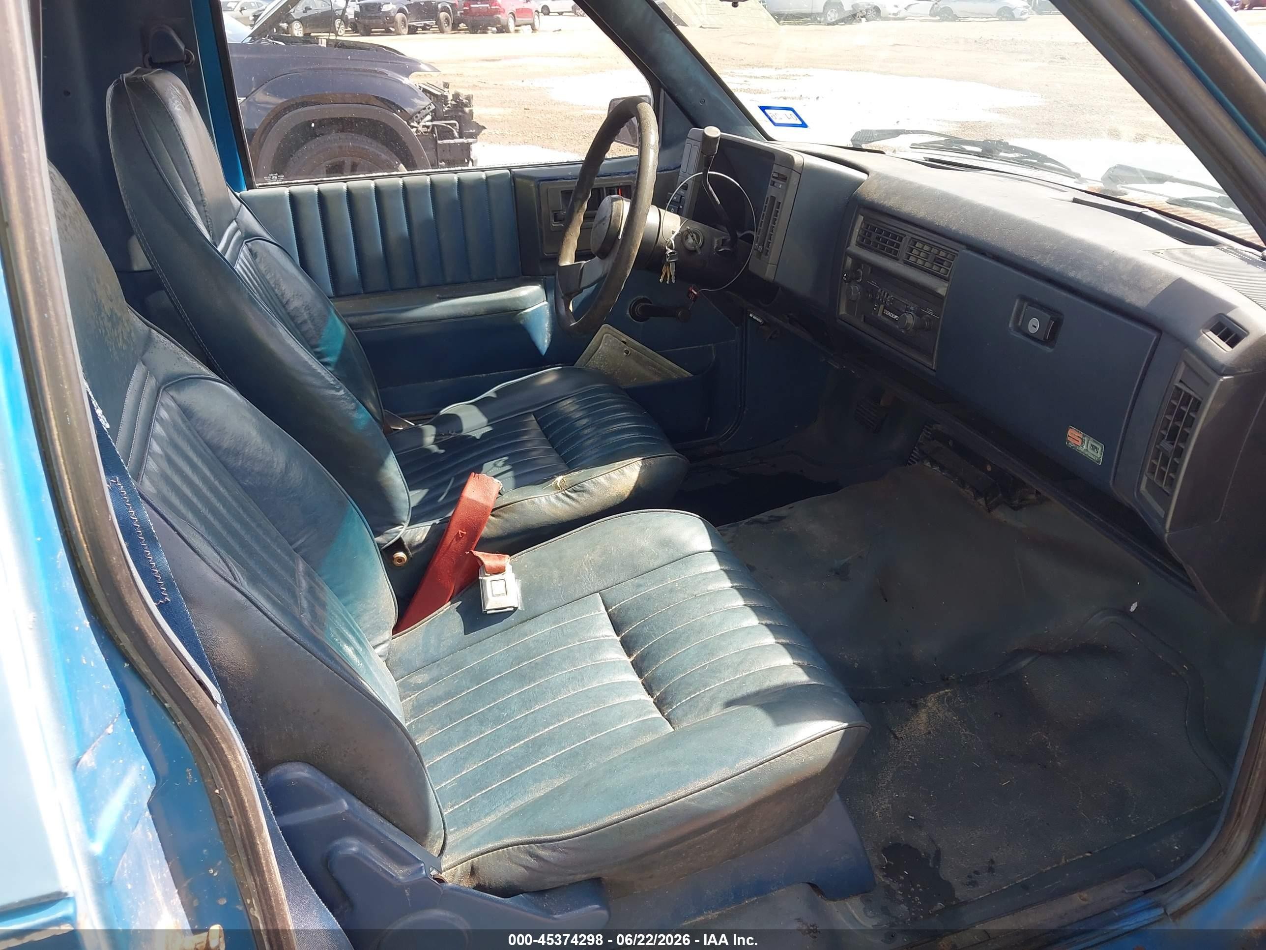 1988 Chevrolet Blazer S10 Blue vin: 1GNCS18EXJ8149782