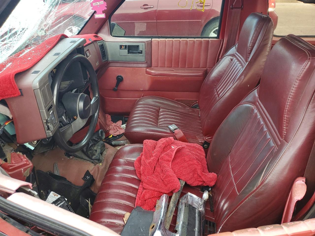 1989 Chevrolet Blazer S10 Red vin: 1GNCS18R8K0121921