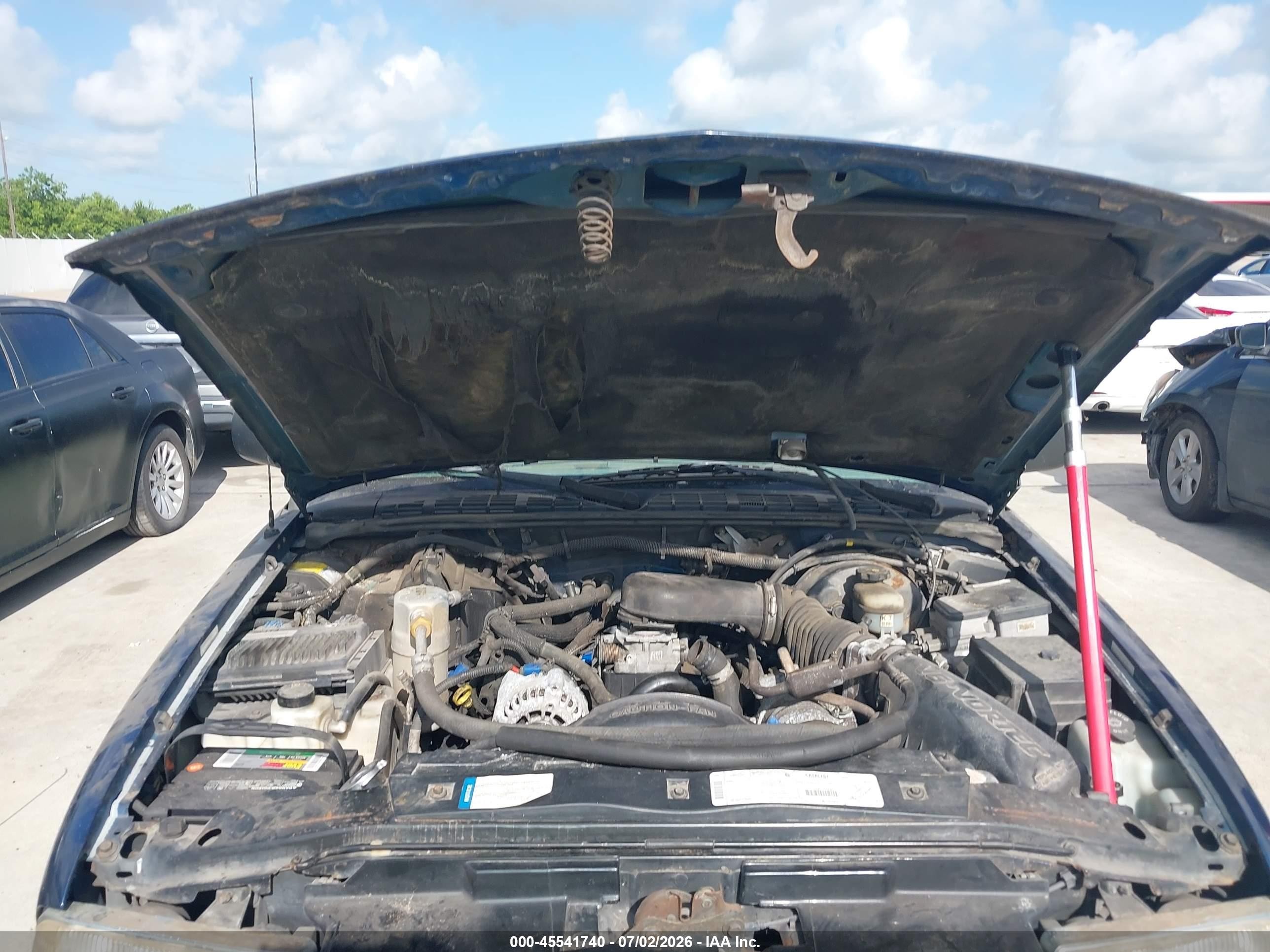 1999 Chevrolet Blazer   Blue vin: 1GNCS18W5XK219399
