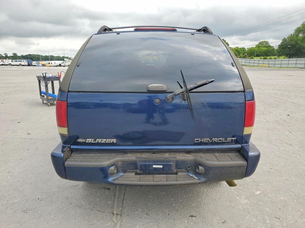 2002 Chevrolet Blazer Blue vin: 1GNCS18W82K143184