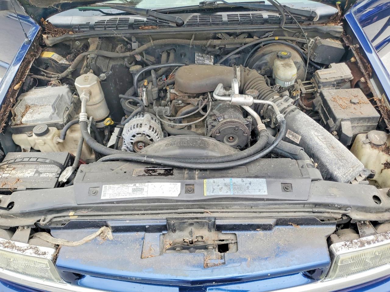 2002 Chevrolet Blazer Blue vin: 1GNCS18W82K143184