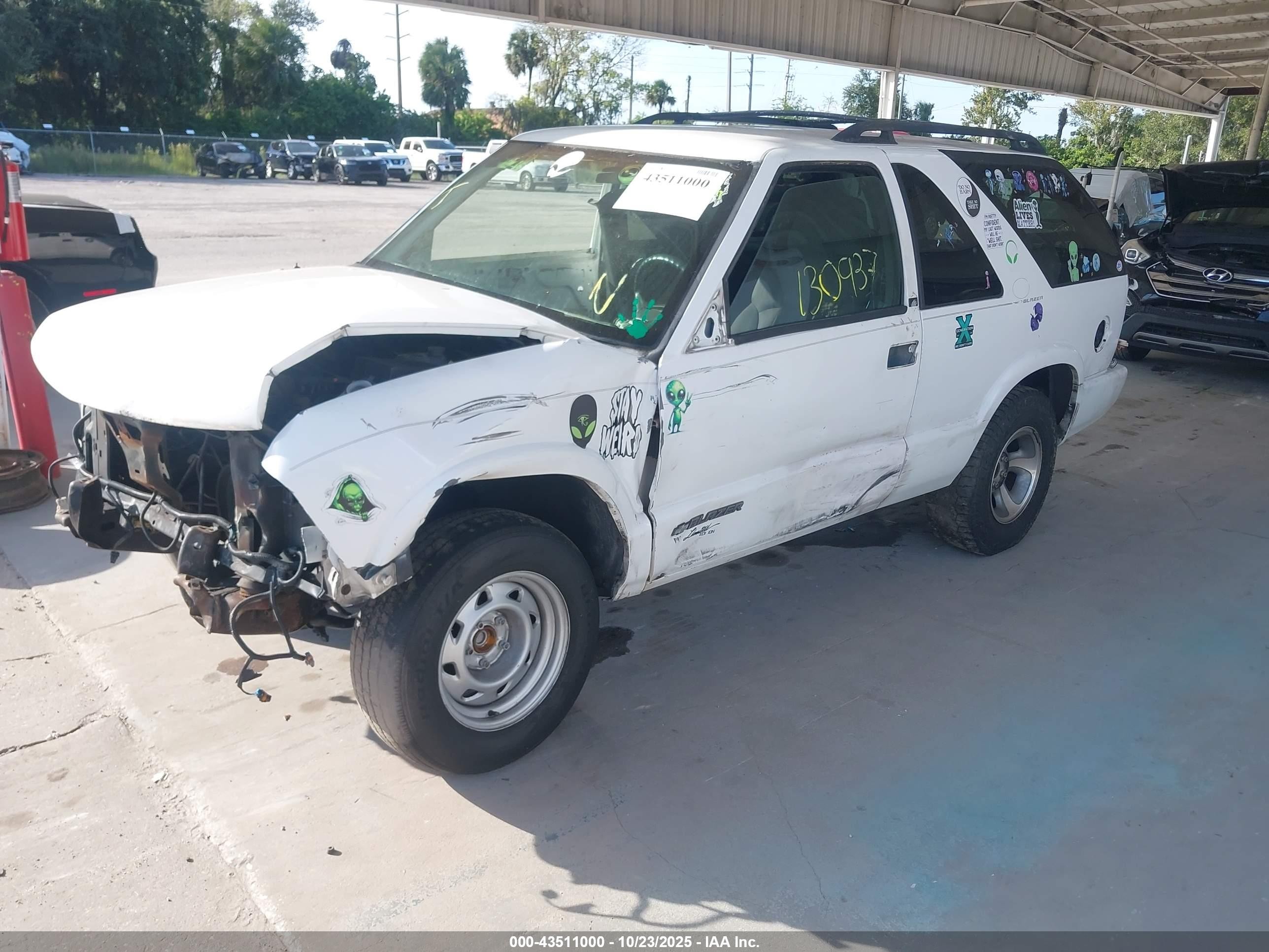 2003 Chevrolet Blazer Ls Белый vin: 1GNCS18X63K137572