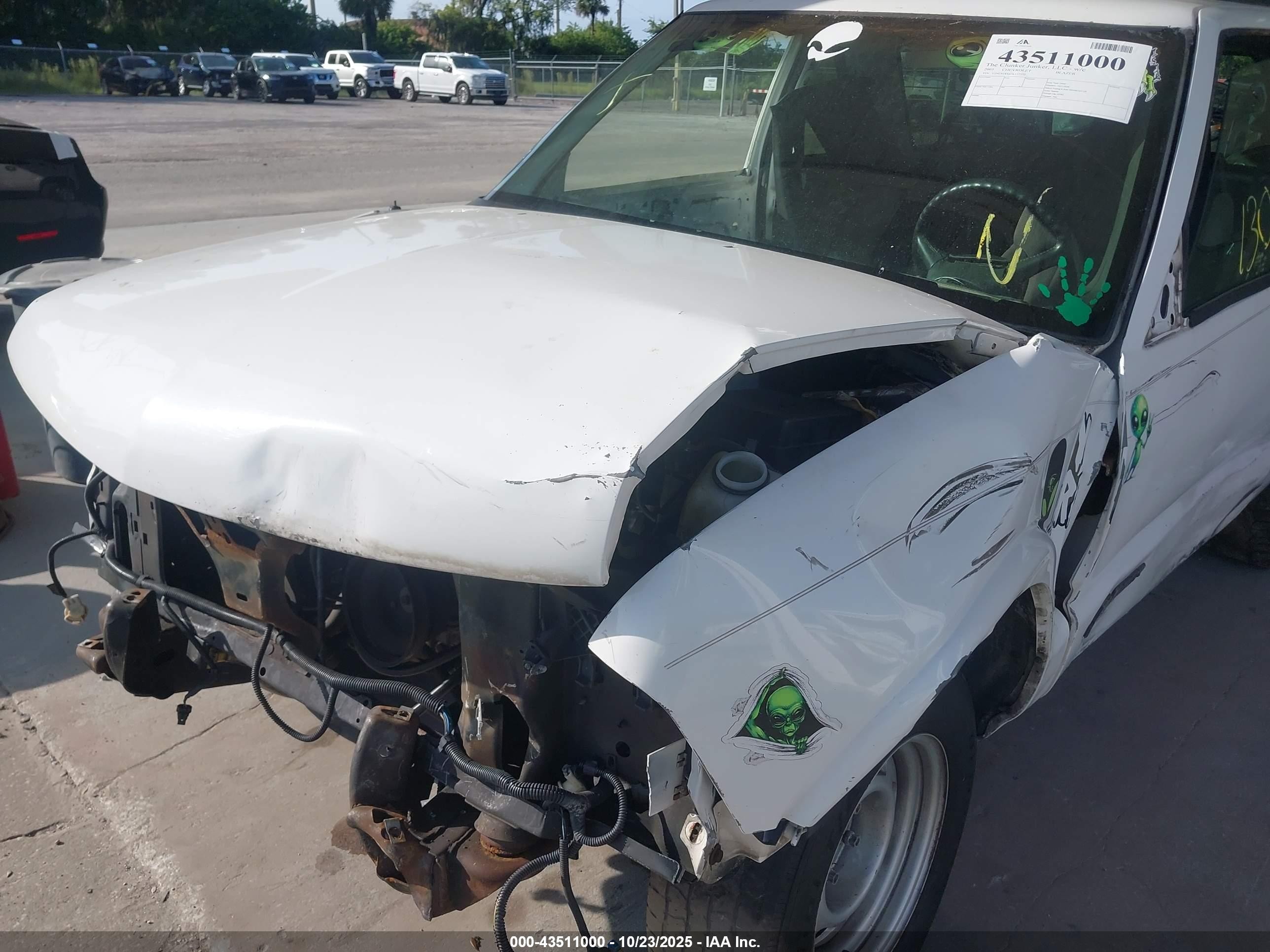 2003 Chevrolet Blazer Ls Белый vin: 1GNCS18X63K137572