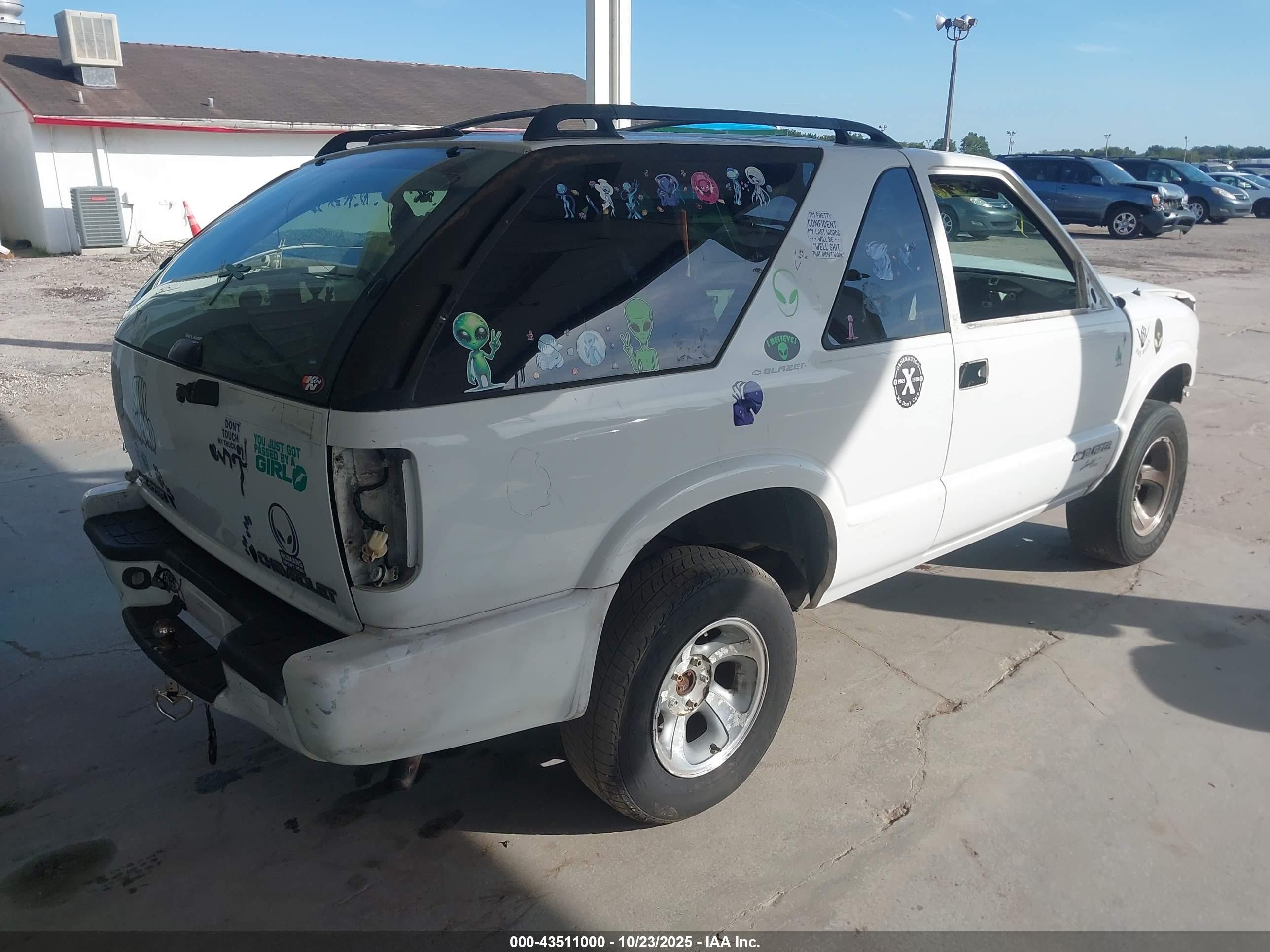 2003 Chevrolet Blazer Ls Белый vin: 1GNCS18X63K137572