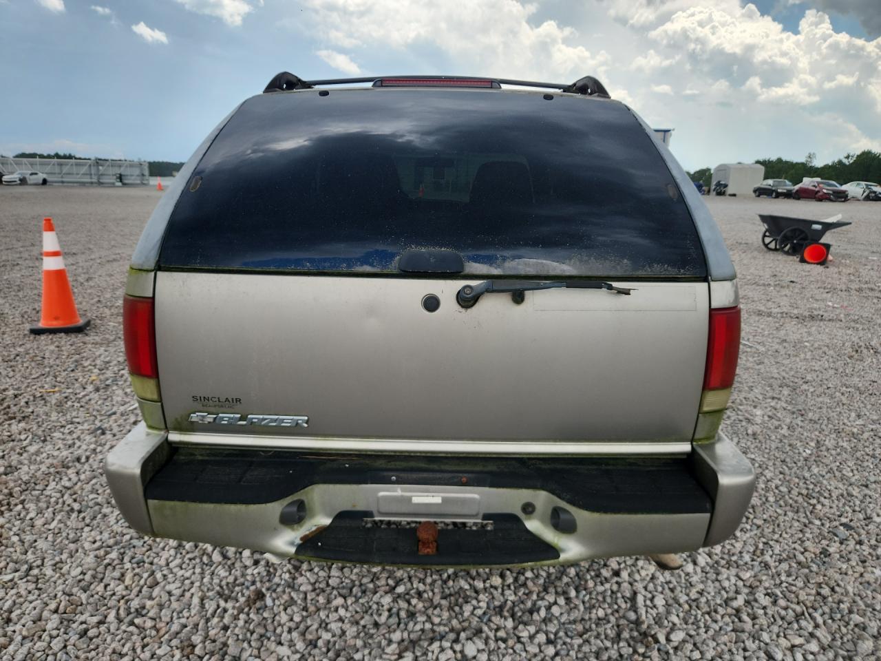 2004 Chevrolet Blazer Beige vin: 1GNCS18X84K110987