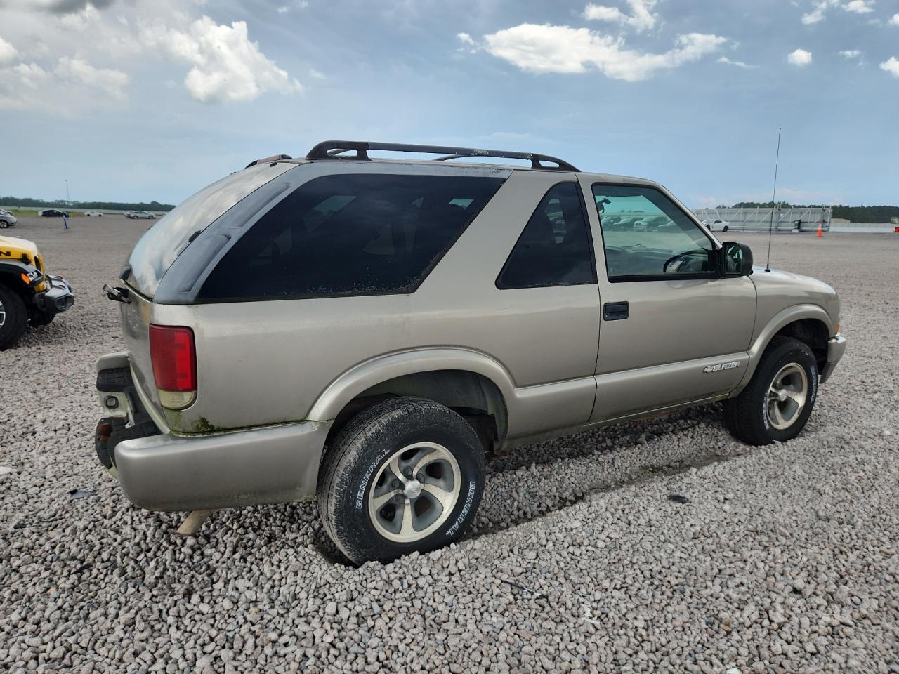 2004 Chevrolet Blazer Beige vin: 1GNCS18X84K110987