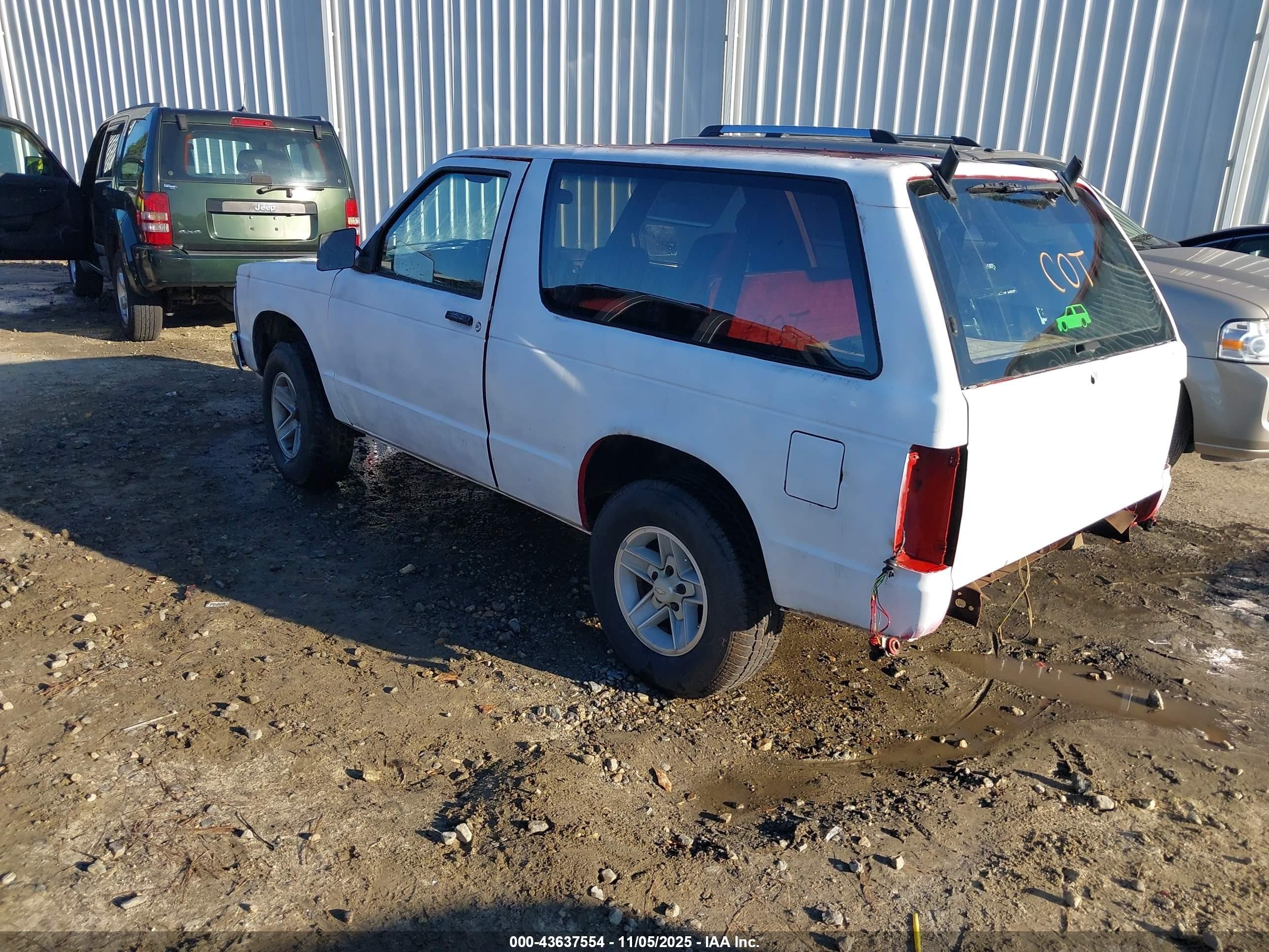 1992 Chevrolet Blazer S10 White vin: 1GNCS18Z1N0132425