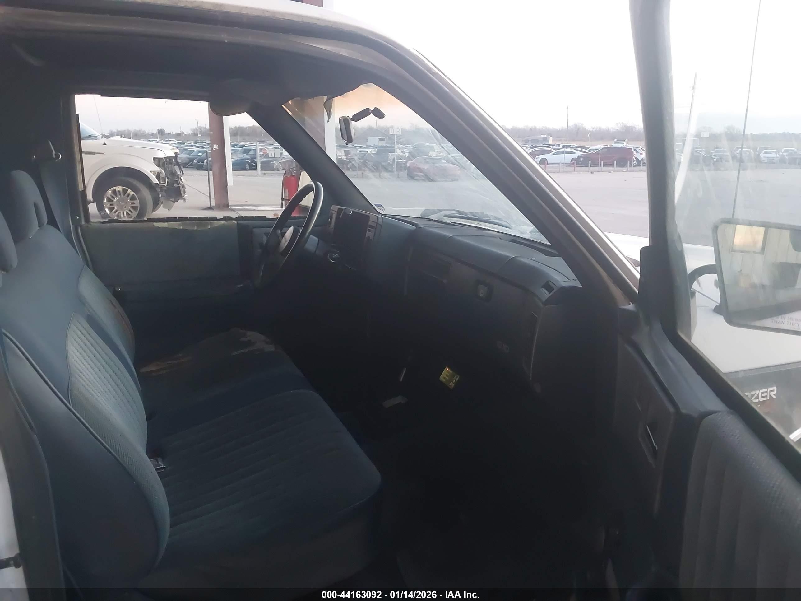 1987 Chevrolet Blazer S10 White vin: 1GNCT18R3H0152807