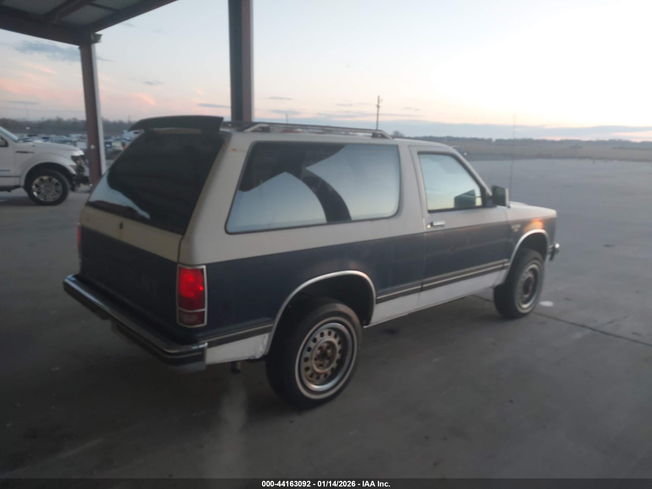 1987 Chevrolet Blazer S10 White vin: 1GNCT18R3H0152807