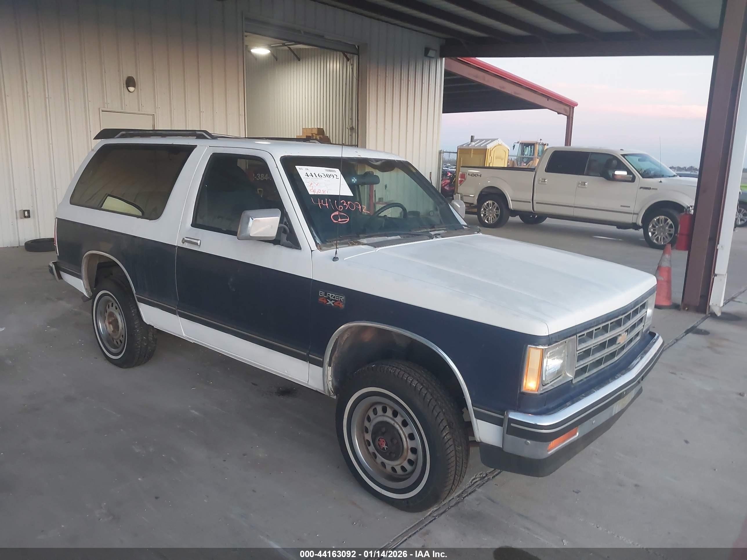 1987 Chevrolet Blazer S10 White vin: 1GNCT18R3H0152807