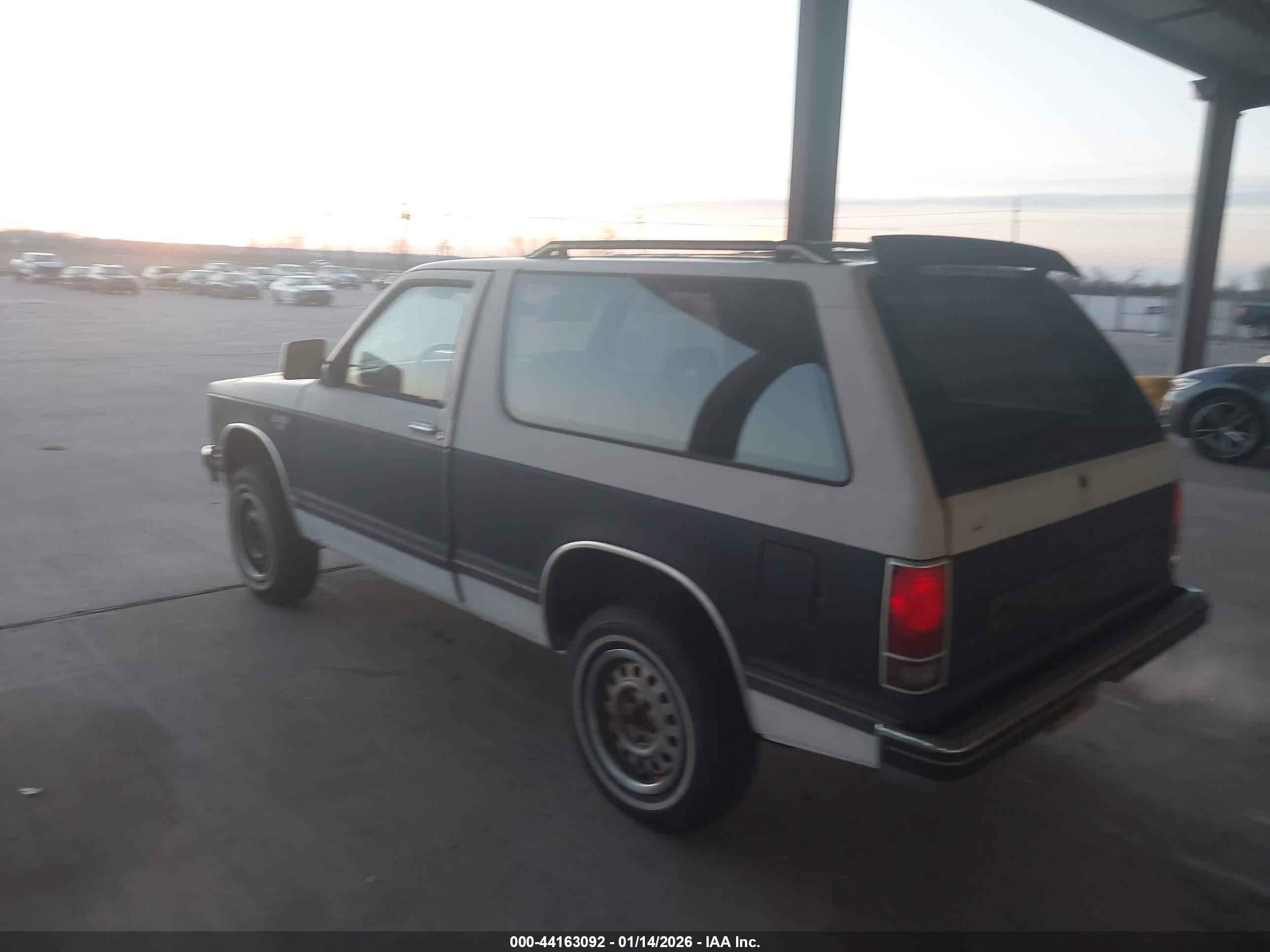 1987 Chevrolet Blazer S10 White vin: 1GNCT18R3H0152807