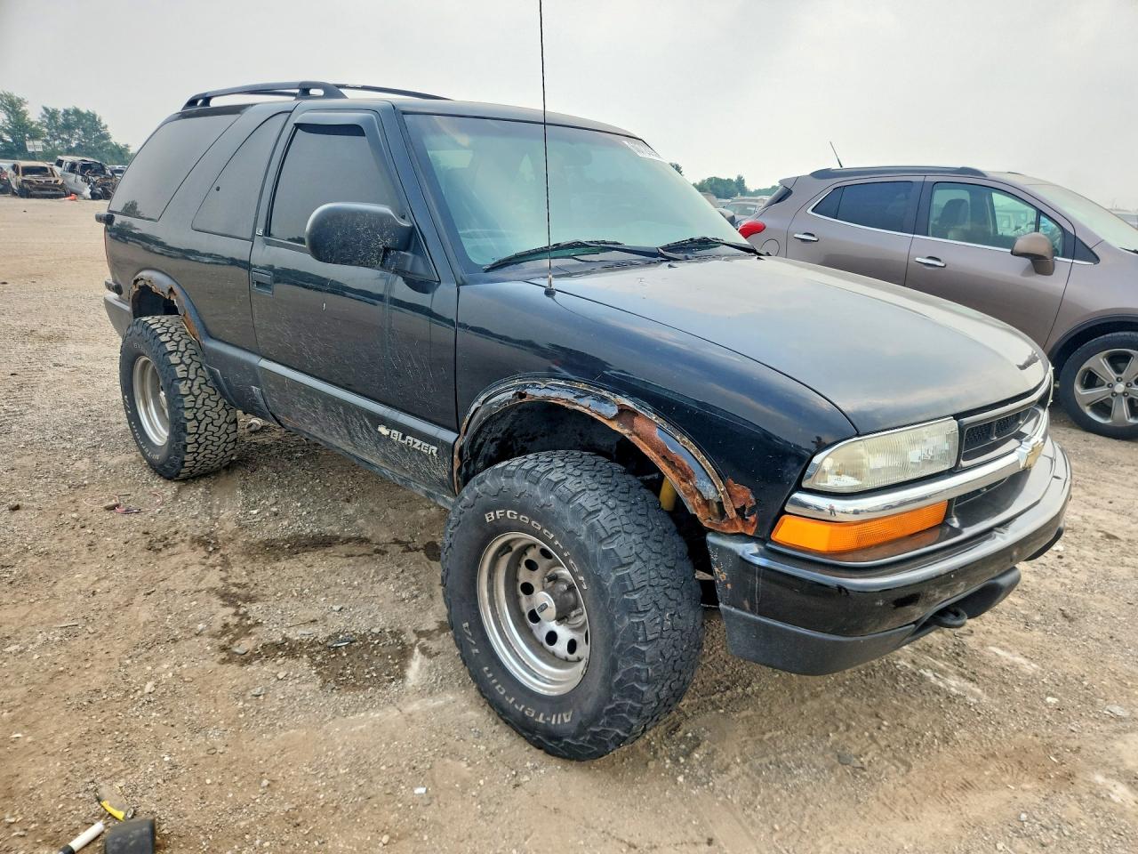 2002 Chevrolet Blazer Black vin: 1GNCT18W02K194224