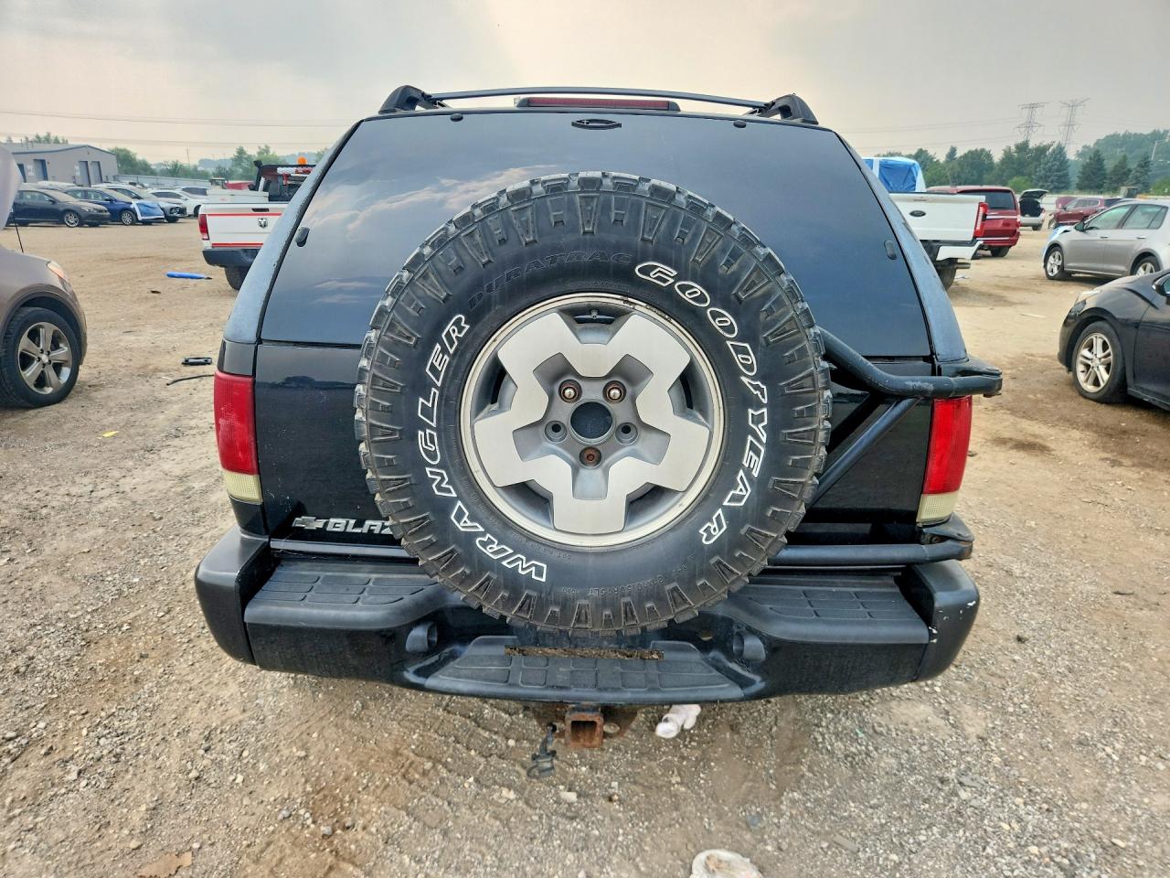 2002 Chevrolet Blazer Black vin: 1GNCT18W02K194224
