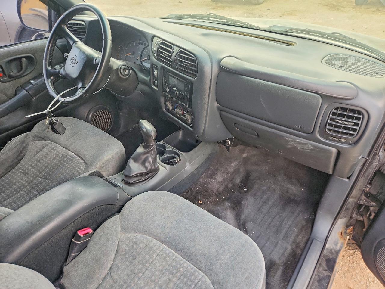 2002 Chevrolet Blazer Black vin: 1GNCT18W02K194224