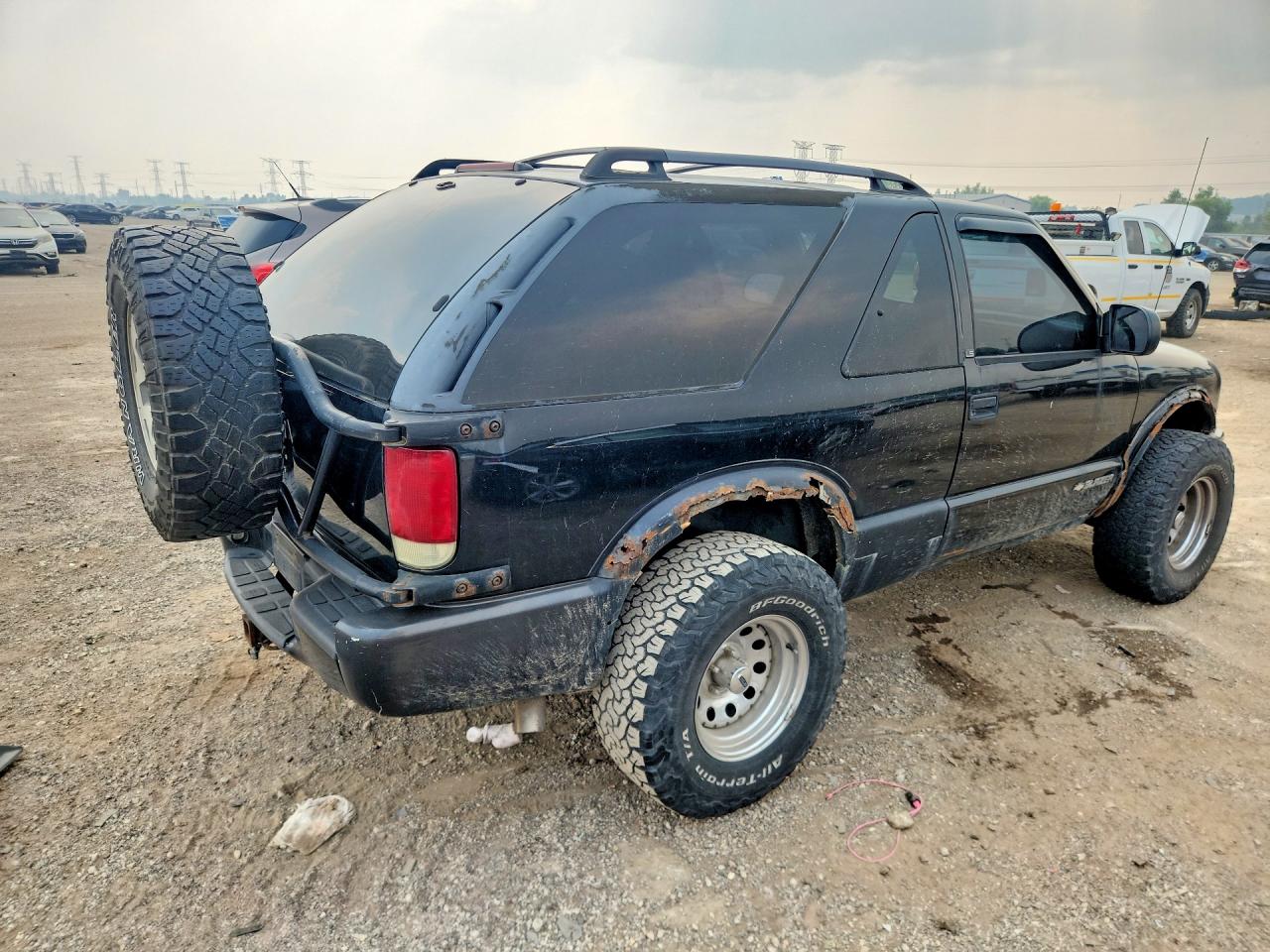 2002 Chevrolet Blazer Black vin: 1GNCT18W02K194224