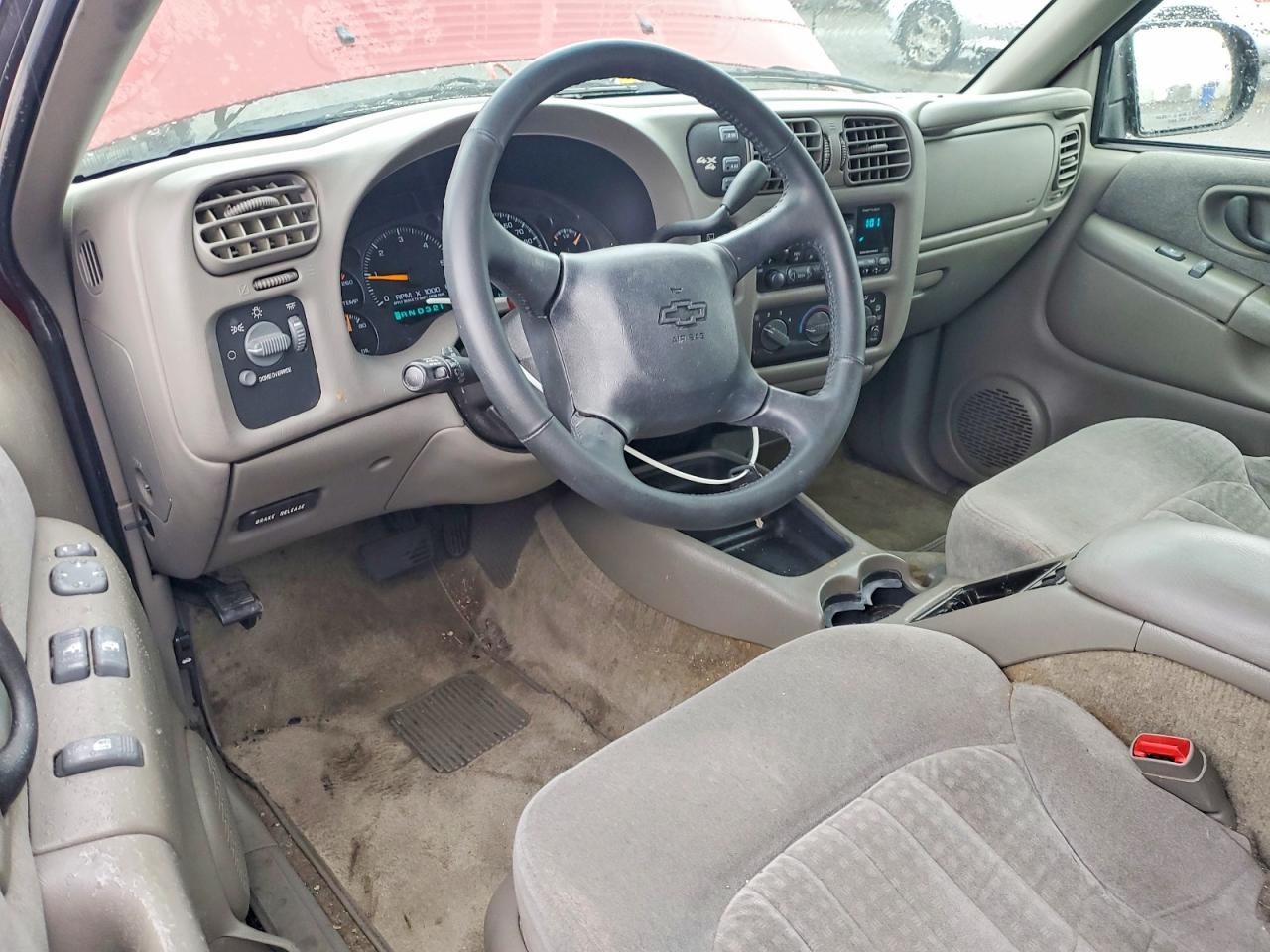 2000 Chevrolet Blazer Red vin: 1GNCT18W2YK300794