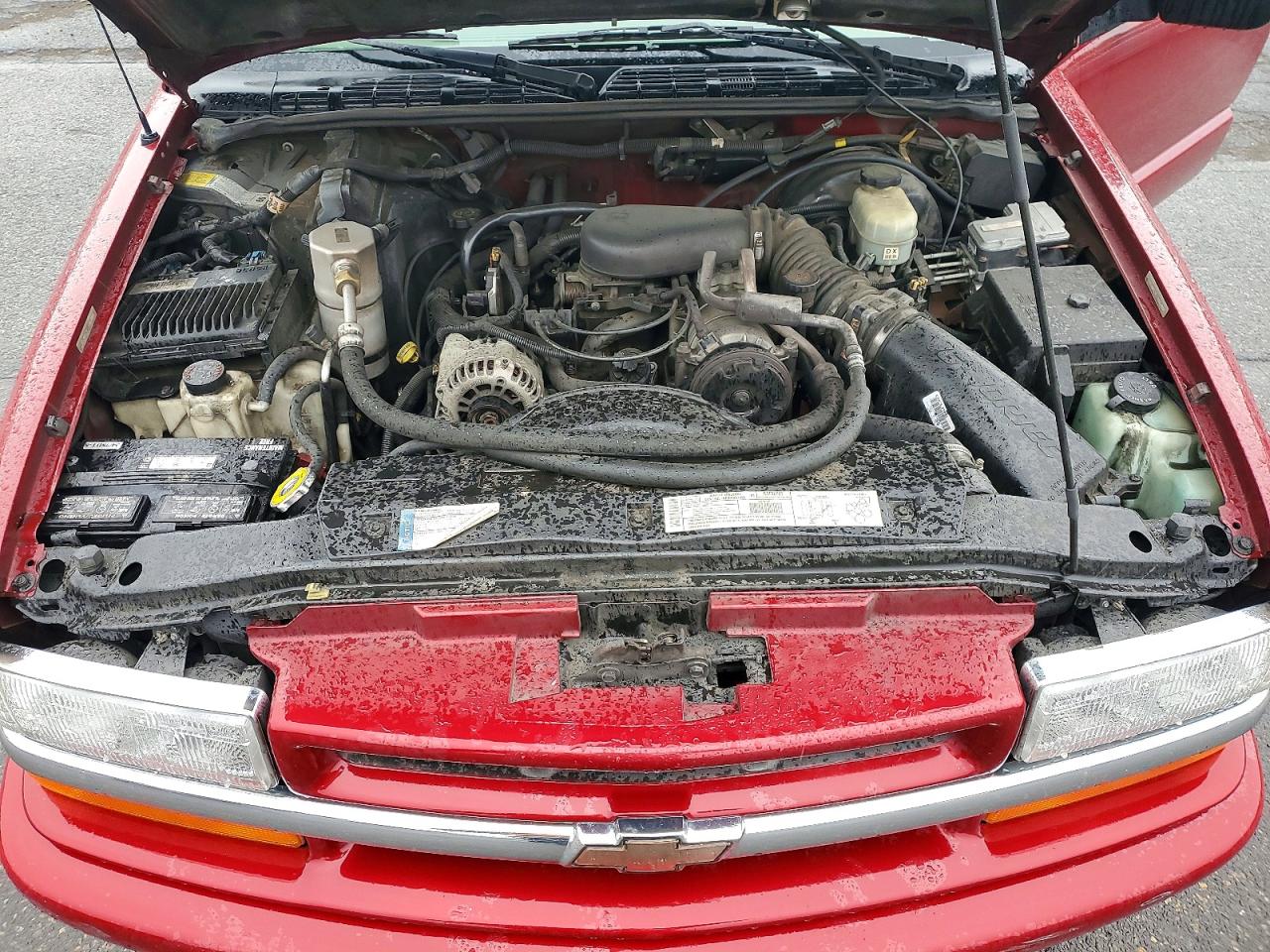 2000 Chevrolet Blazer Red vin: 1GNCT18W2YK300794