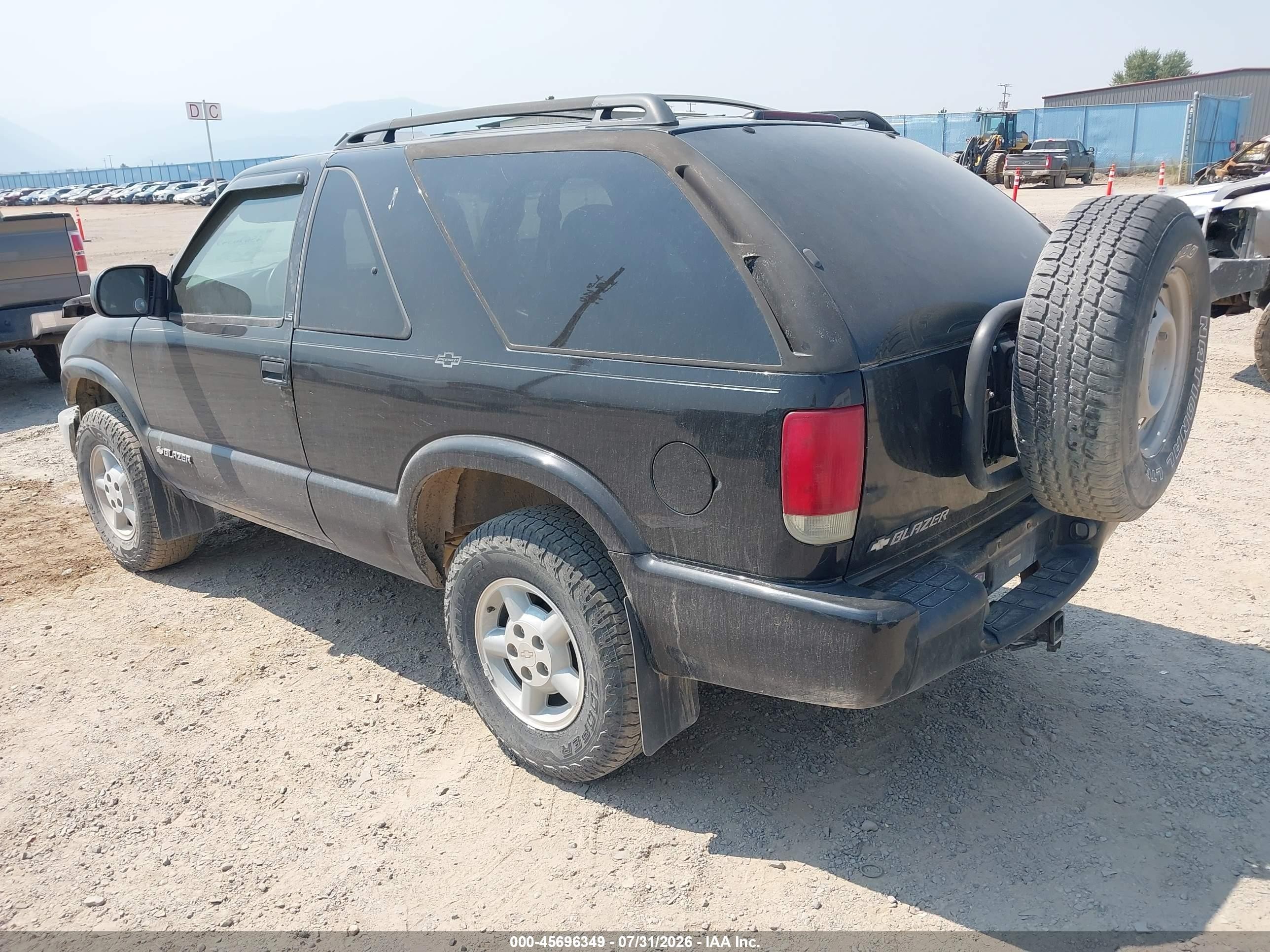 2001 Chevrolet Blazer Ls Black vin: 1GNCT18W31K189727