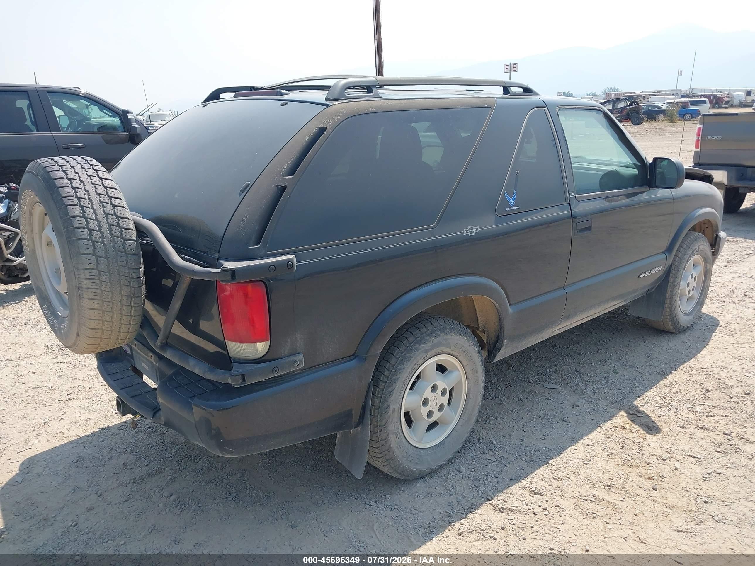 2001 Chevrolet Blazer Ls Black vin: 1GNCT18W31K189727