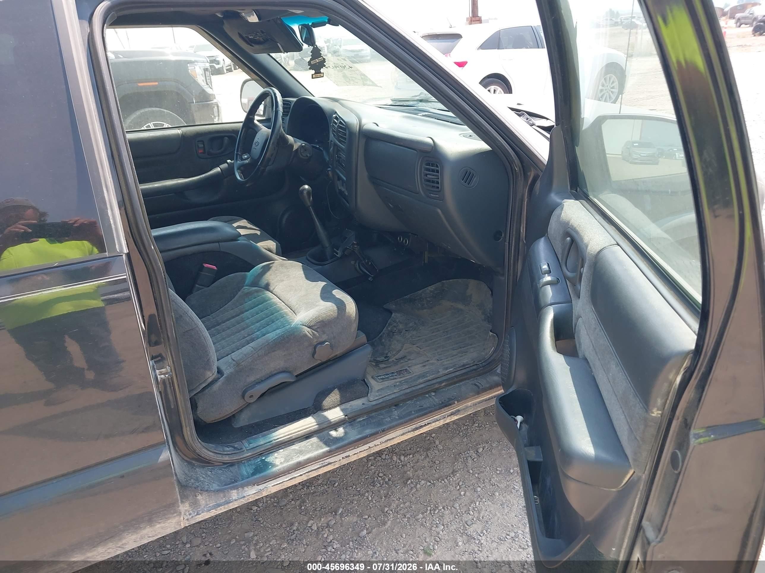 2001 Chevrolet Blazer Ls Black vin: 1GNCT18W31K189727